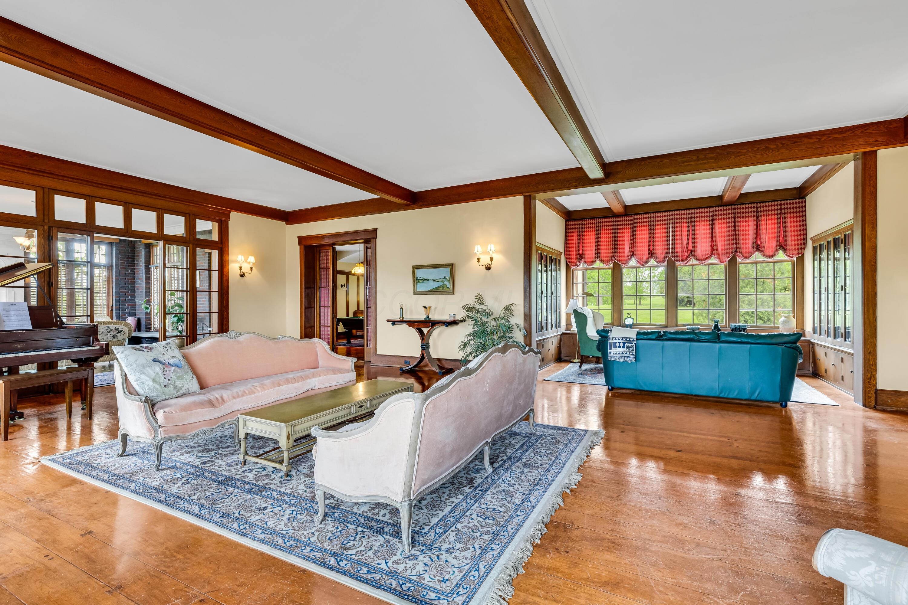 Thornville, Ohio, 43076, United States, 9 Bedrooms Bedrooms, ,7 BathroomsBathrooms,Residential,Active,1821951