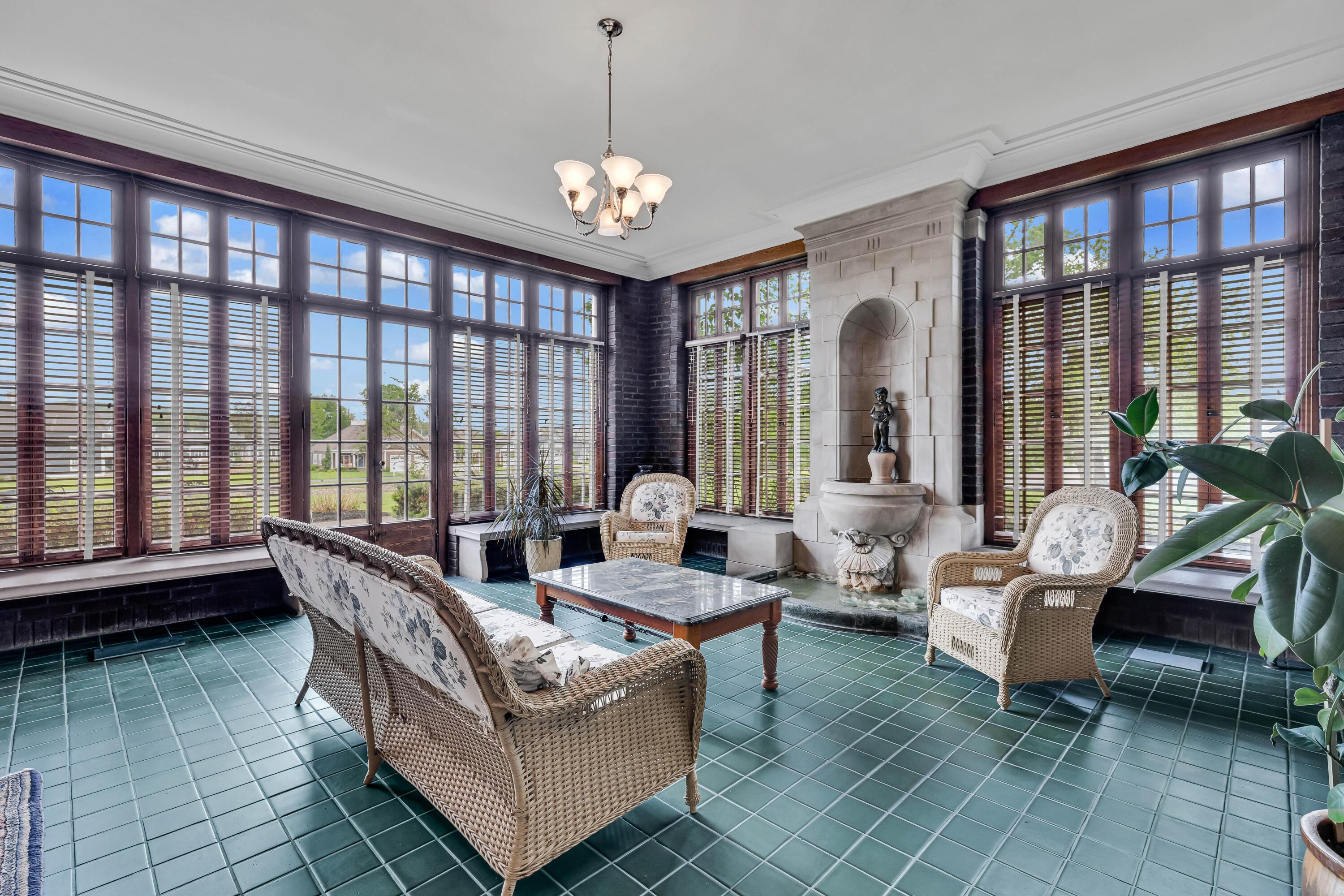 Thornville, Ohio, 43076, United States, 9 Bedrooms Bedrooms, ,7 BathroomsBathrooms,Residential,Active,1821951