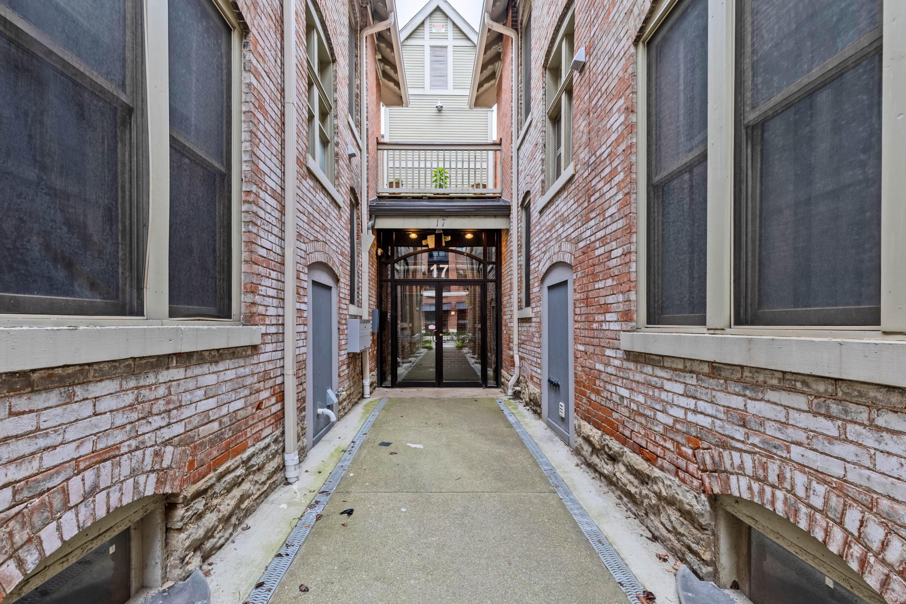 Columbus, Ohio, 43201, United States, 3 Bedrooms Bedrooms, ,5 BathroomsBathrooms,Residential,Active,1894778