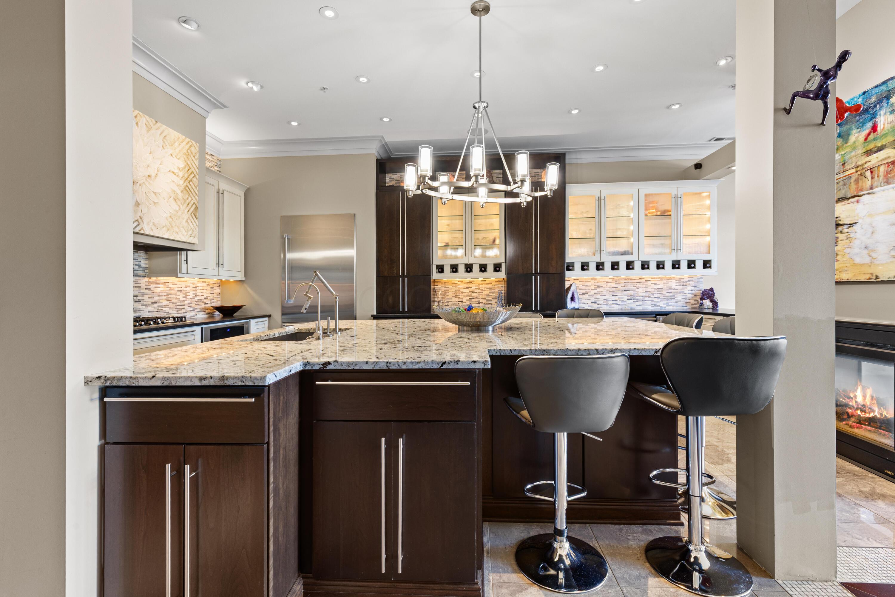 Columbus, Ohio, 43215, United States, 3 Bedrooms Bedrooms, ,4 BathroomsBathrooms,Residential,Active,1954011