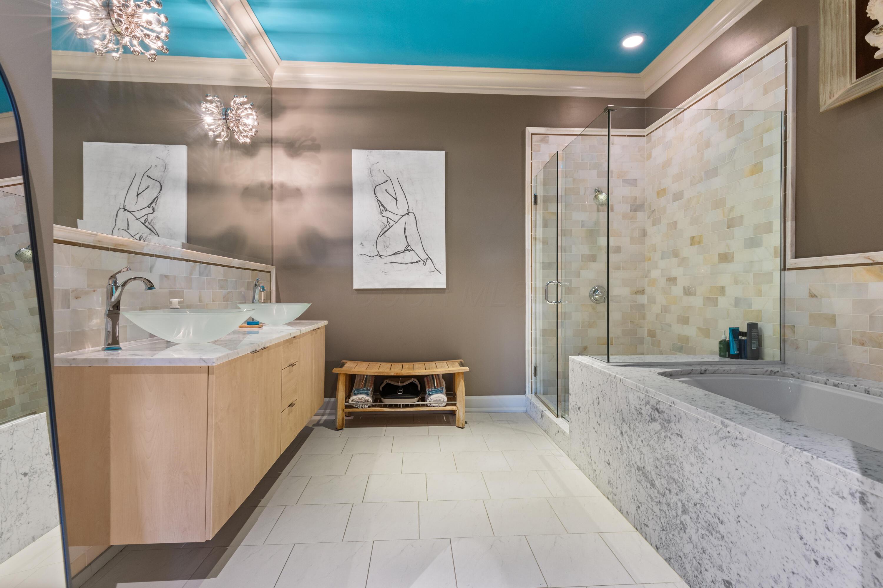 Columbus, Ohio, 43215, United States, 3 Bedrooms Bedrooms, ,4 BathroomsBathrooms,Residential,Active,1954011