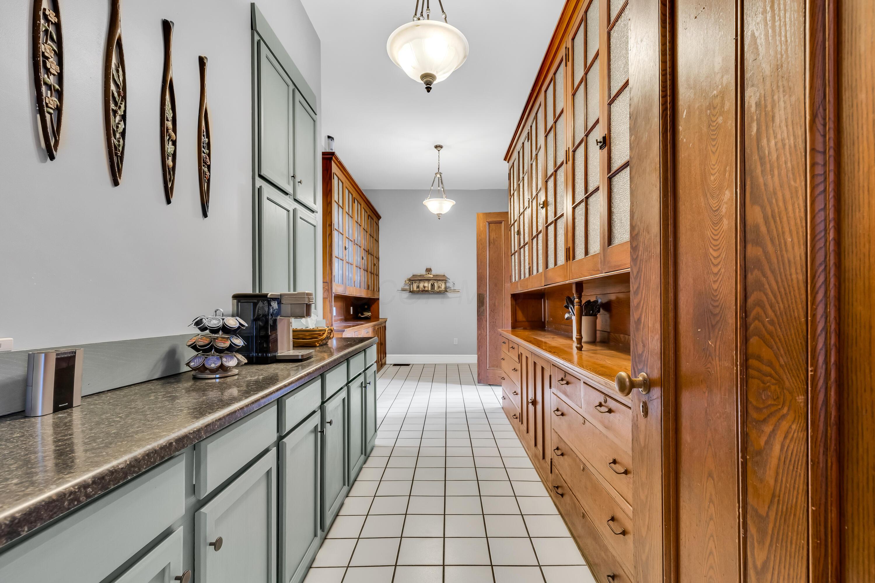 Thornville, Ohio, 43076, United States, 9 Bedrooms Bedrooms, ,7 BathroomsBathrooms,Residential,Active,1821951