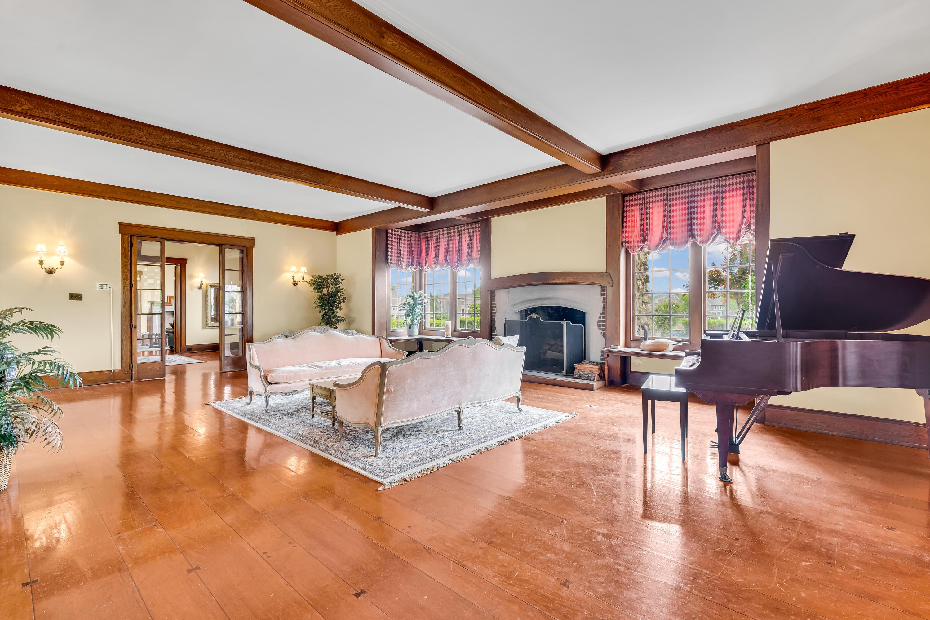 Thornville, Ohio, 43076, United States, 9 Bedrooms Bedrooms, ,7 BathroomsBathrooms,Residential,Active,1821951