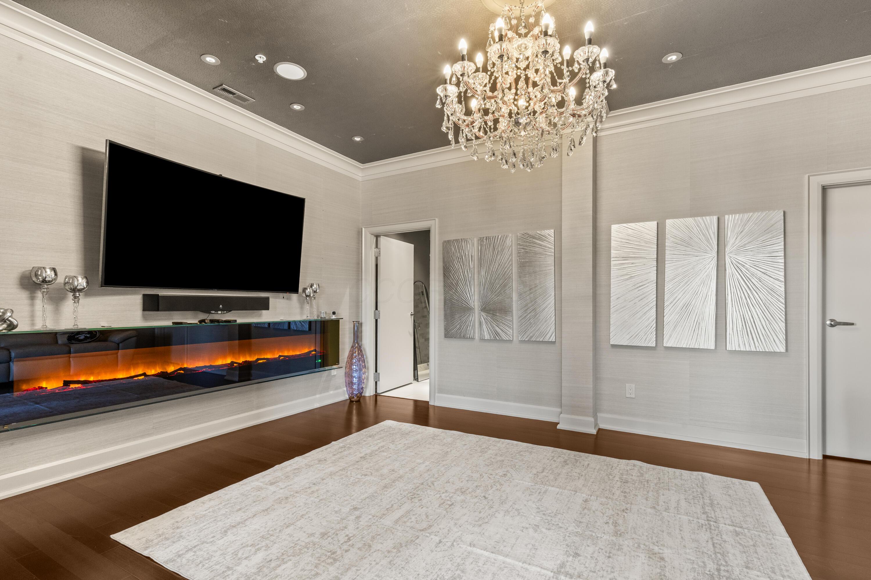 Columbus, Ohio, 43215, United States, 3 Bedrooms Bedrooms, ,4 BathroomsBathrooms,Residential,Active,1954011