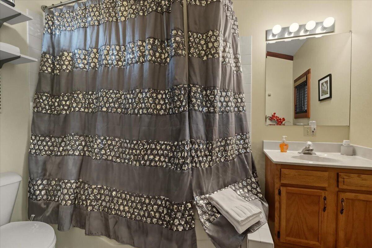 Fredericktown, Ohio, 43019, United States, 8 Bedrooms Bedrooms, ,7 BathroomsBathrooms,Residential,Active,1953994