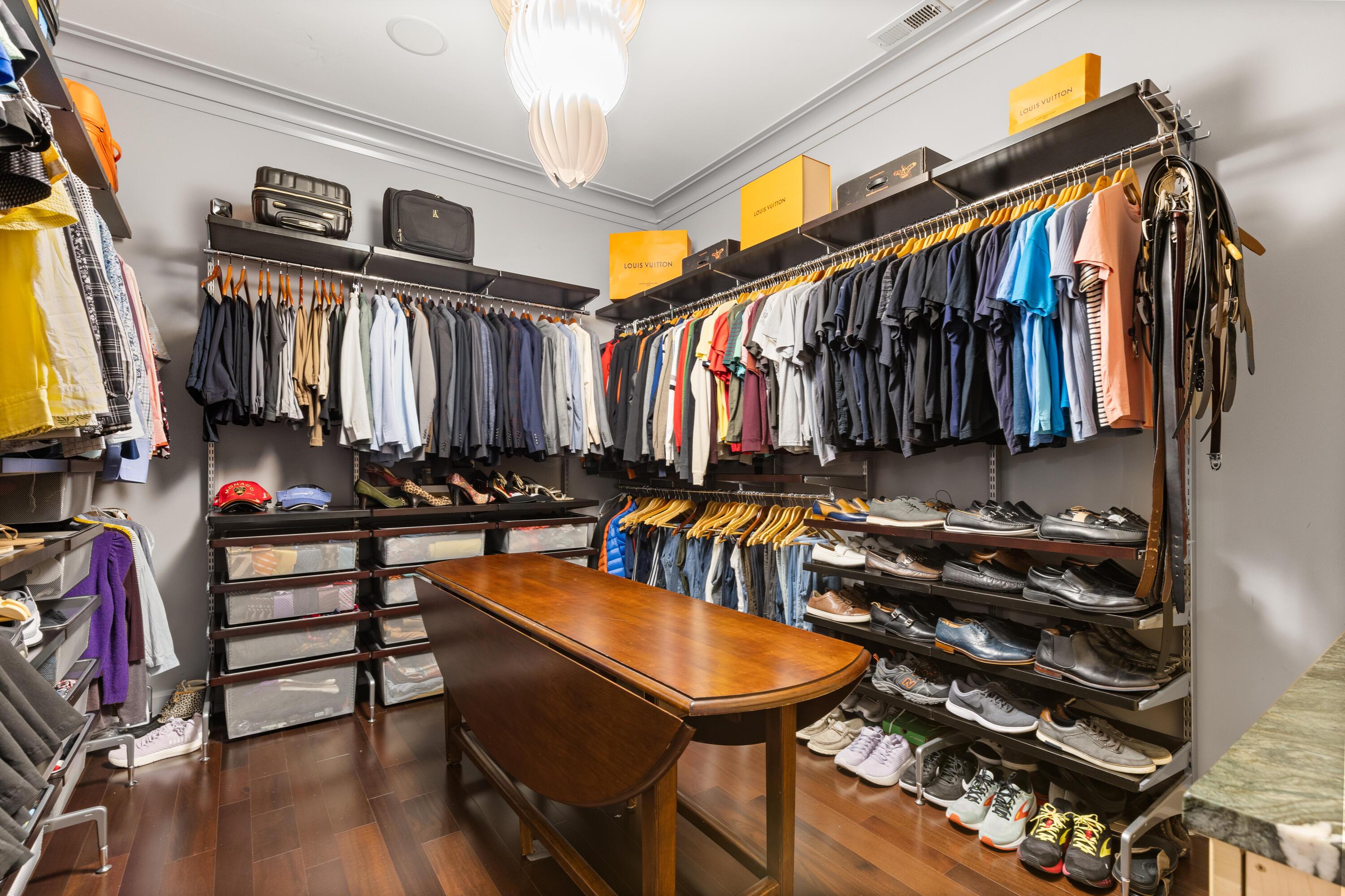 Columbus, Ohio, 43215, United States, 3 Bedrooms Bedrooms, ,4 BathroomsBathrooms,Residential,Active,1954011