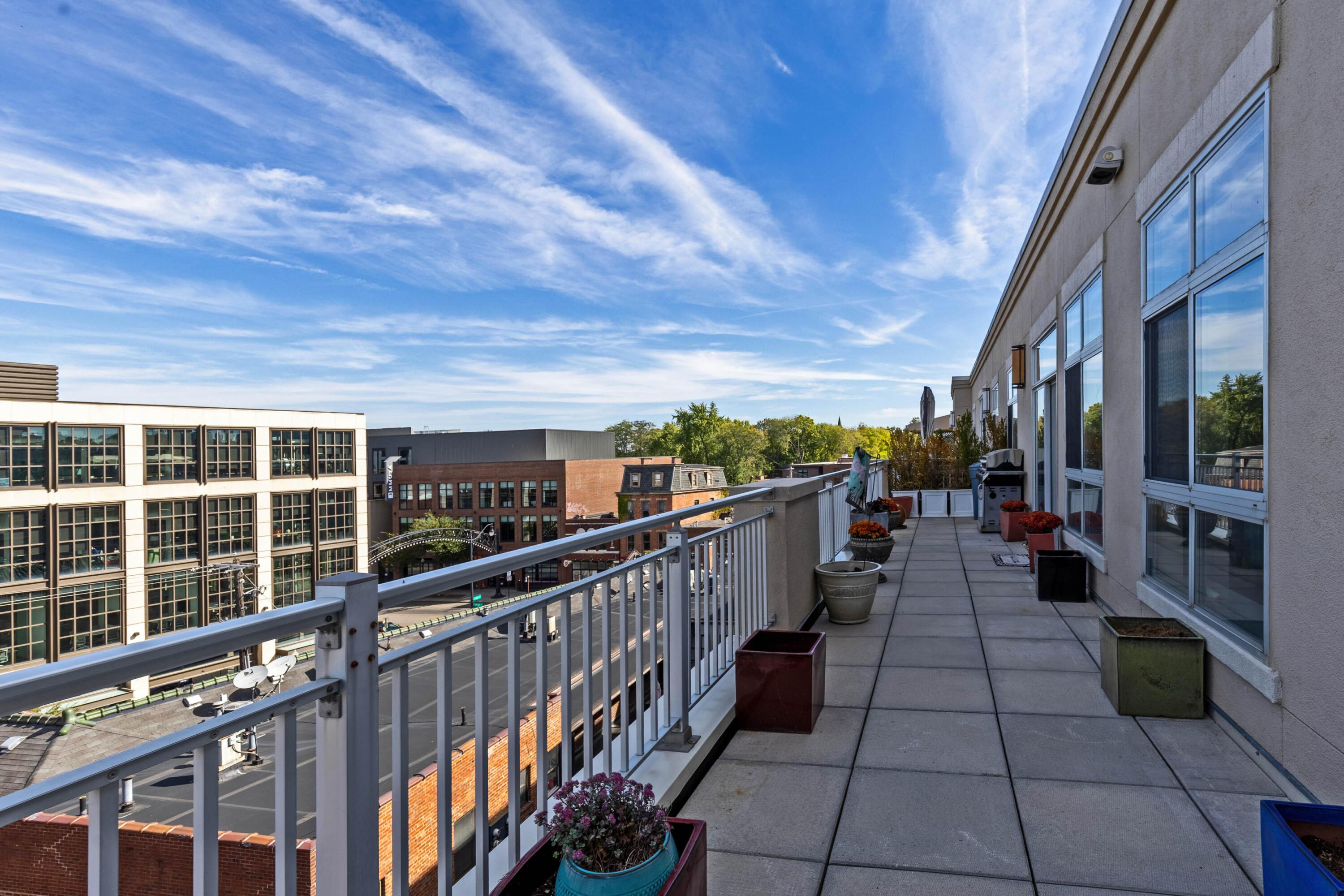 Columbus, Ohio, 43215, United States, 3 Bedrooms Bedrooms, ,4 BathroomsBathrooms,Residential,Active,1954011