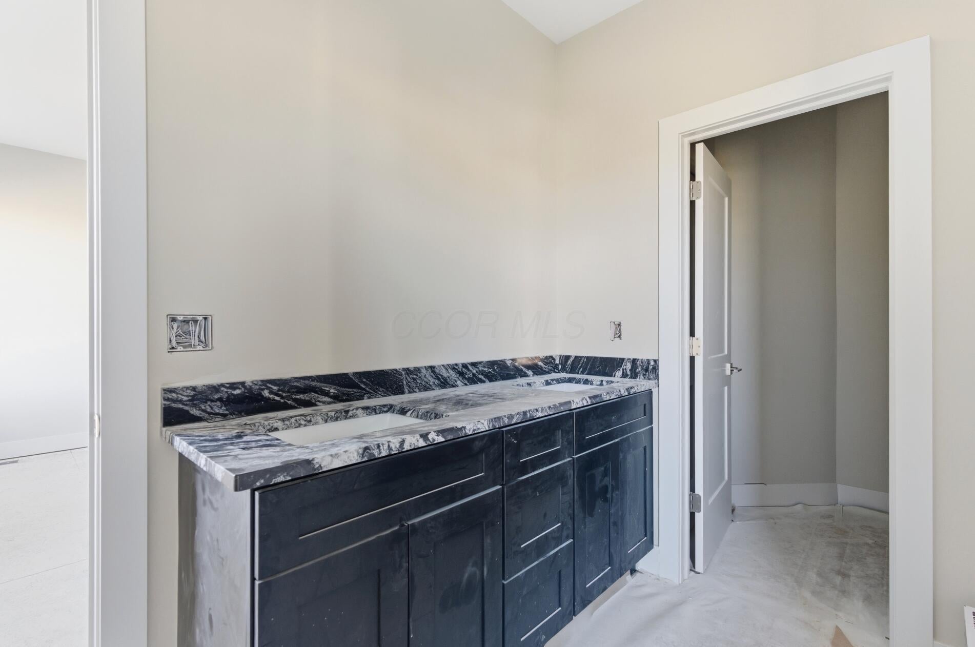 Dublin, Ohio, 43016, United States, 4 Bedrooms Bedrooms, ,5 BathroomsBathrooms,Residential,Active,1945857