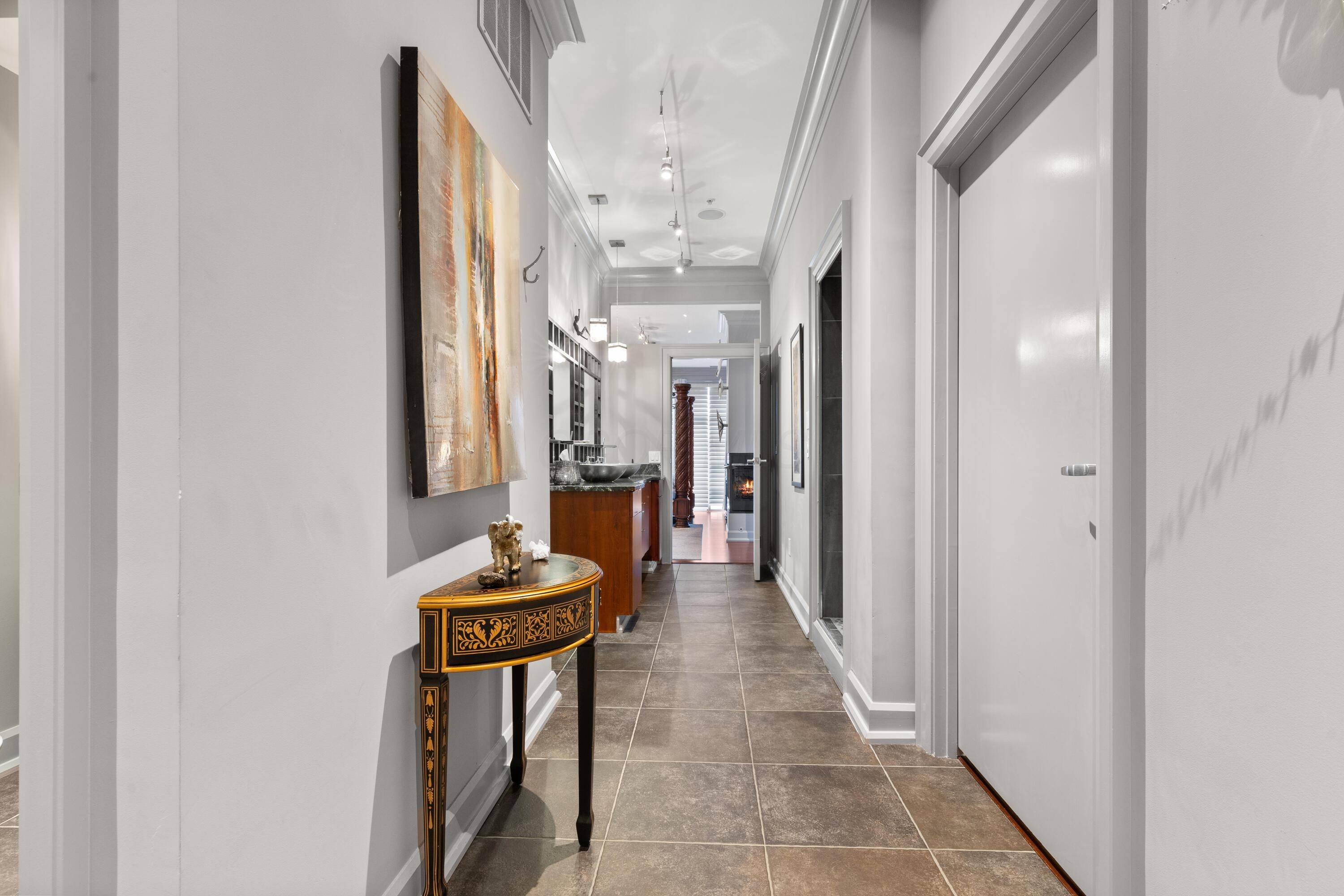 Columbus, Ohio, 43215, United States, 3 Bedrooms Bedrooms, ,4 BathroomsBathrooms,Residential,Active,1954011