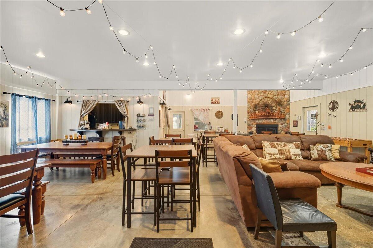 Fredericktown, Ohio, 43019, United States, 8 Bedrooms Bedrooms, ,7 BathroomsBathrooms,Residential,Active,1953994