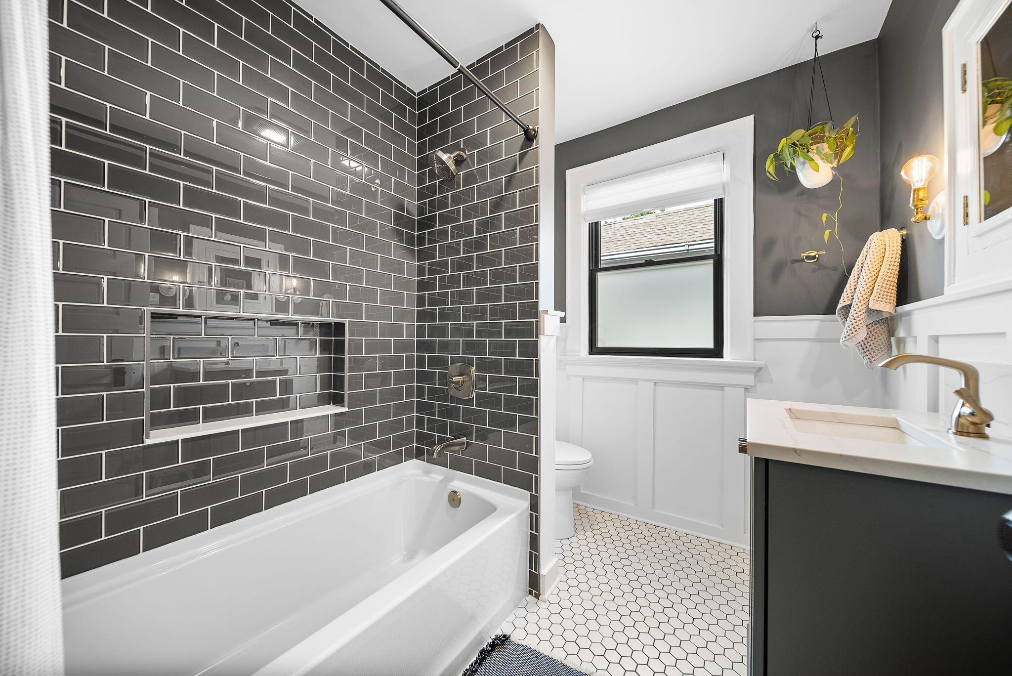 Columbus, Ohio, 43206, United States, 4 Bedrooms Bedrooms, ,4 BathroomsBathrooms,Residential,Active,1929688