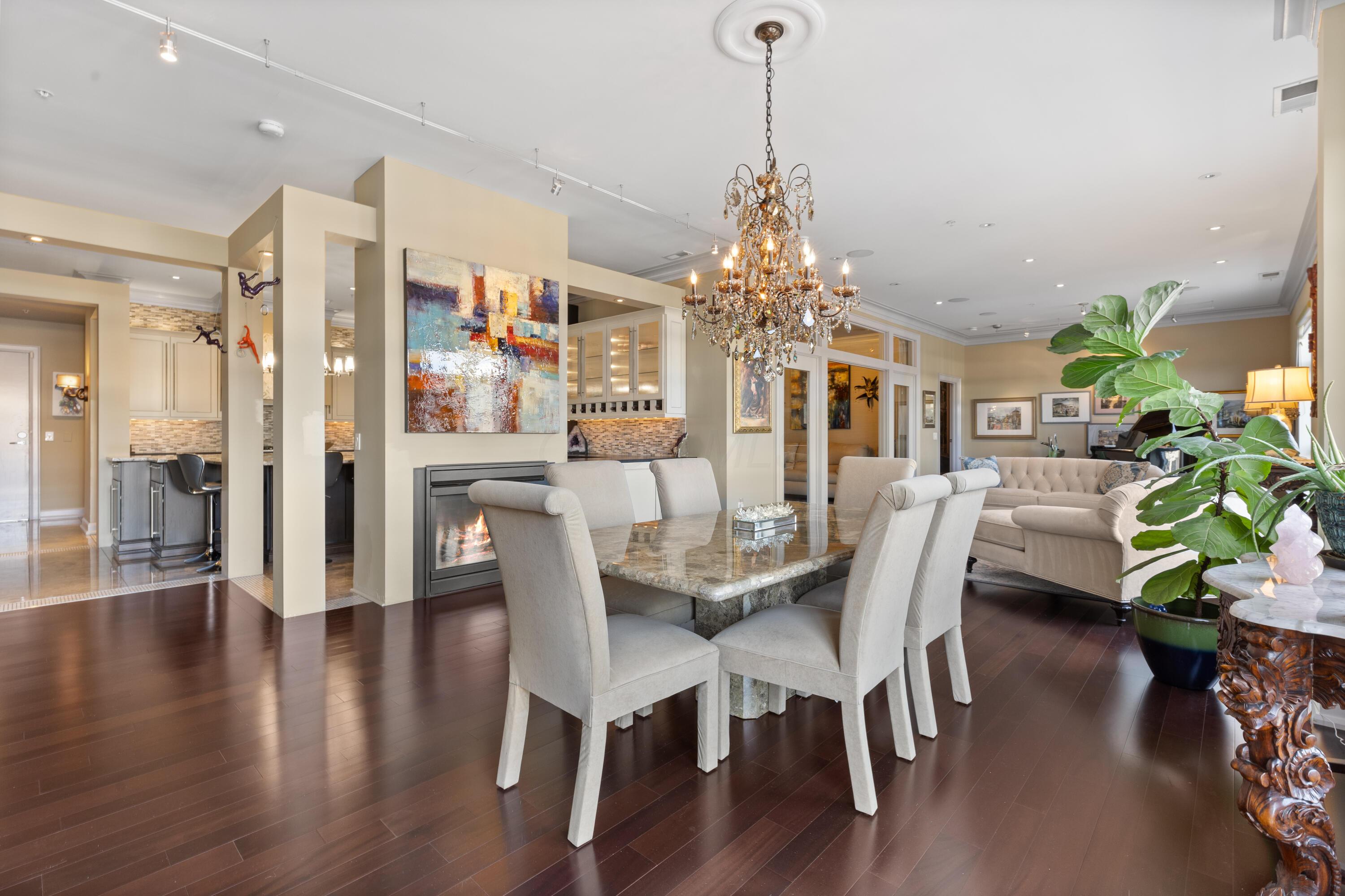 Columbus, Ohio, 43215, United States, 3 Bedrooms Bedrooms, ,4 BathroomsBathrooms,Residential,Active,1954011