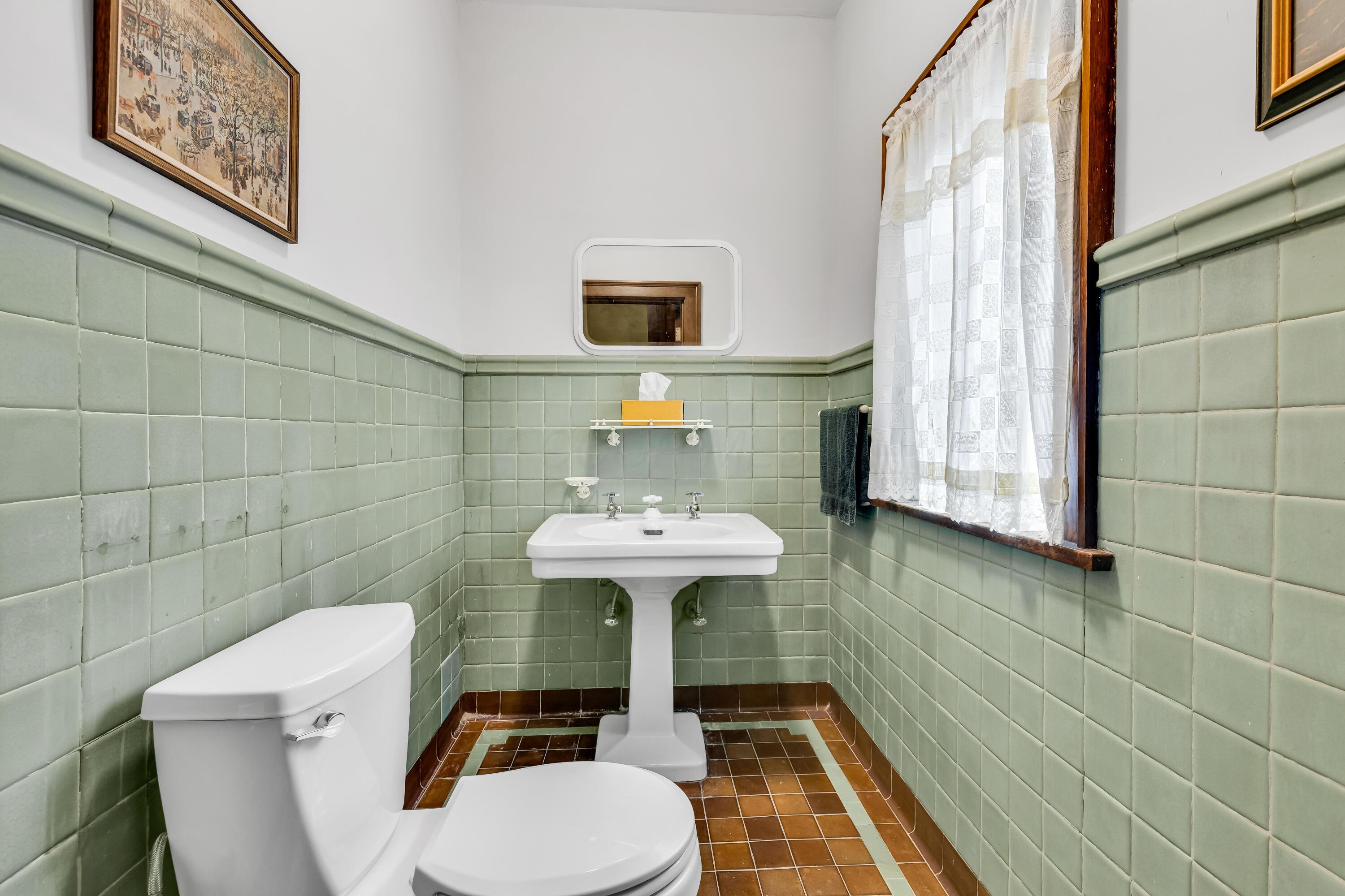 Thornville, Ohio, 43076, United States, 9 Bedrooms Bedrooms, ,7 BathroomsBathrooms,Residential,Active,1821951