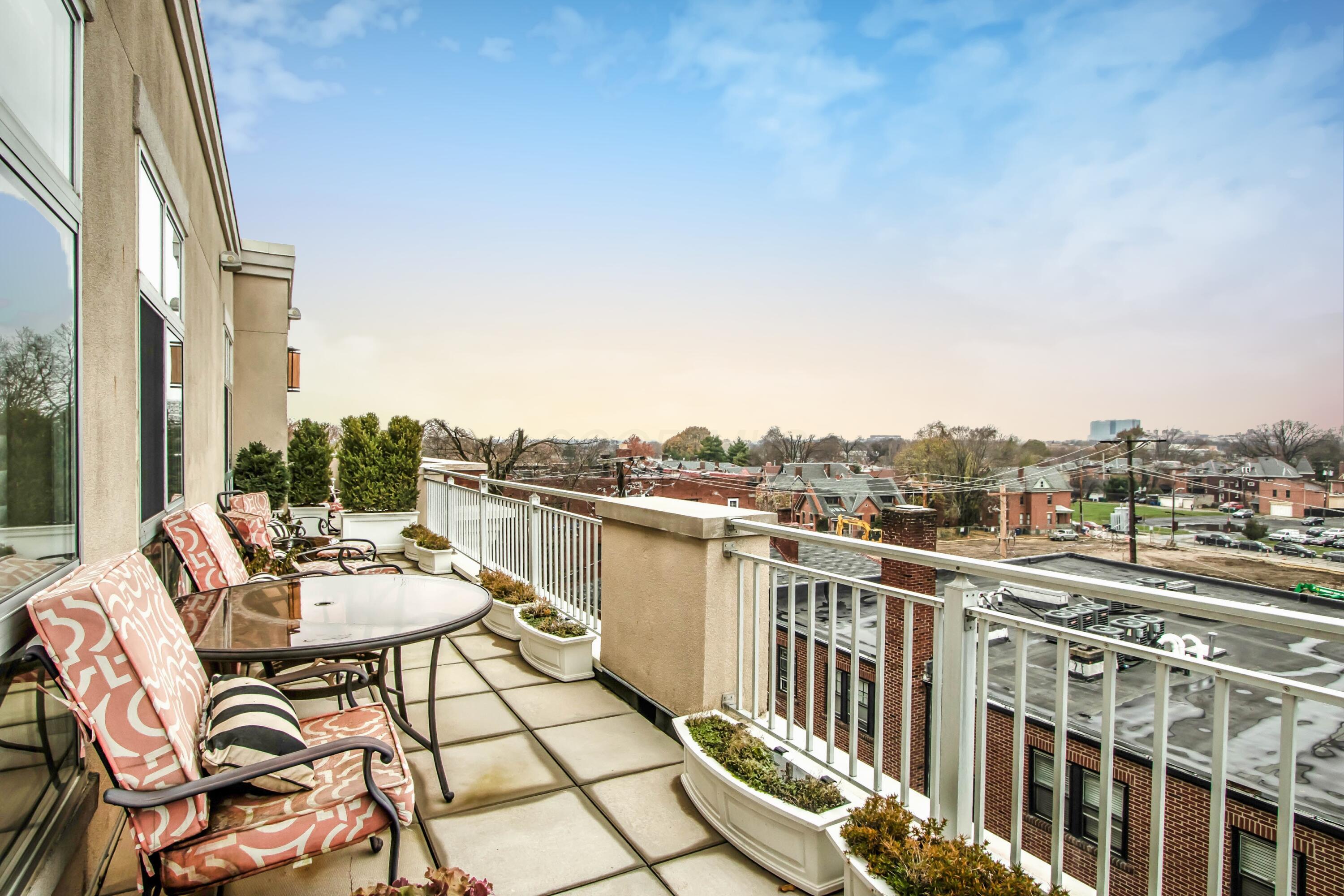 Columbus, Ohio, 43215, United States, 3 Bedrooms Bedrooms, ,4 BathroomsBathrooms,Residential,Active,1954011