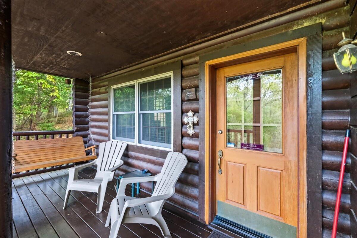 Fredericktown, Ohio, 43019, United States, 8 Bedrooms Bedrooms, ,7 BathroomsBathrooms,Residential,Active,1953994