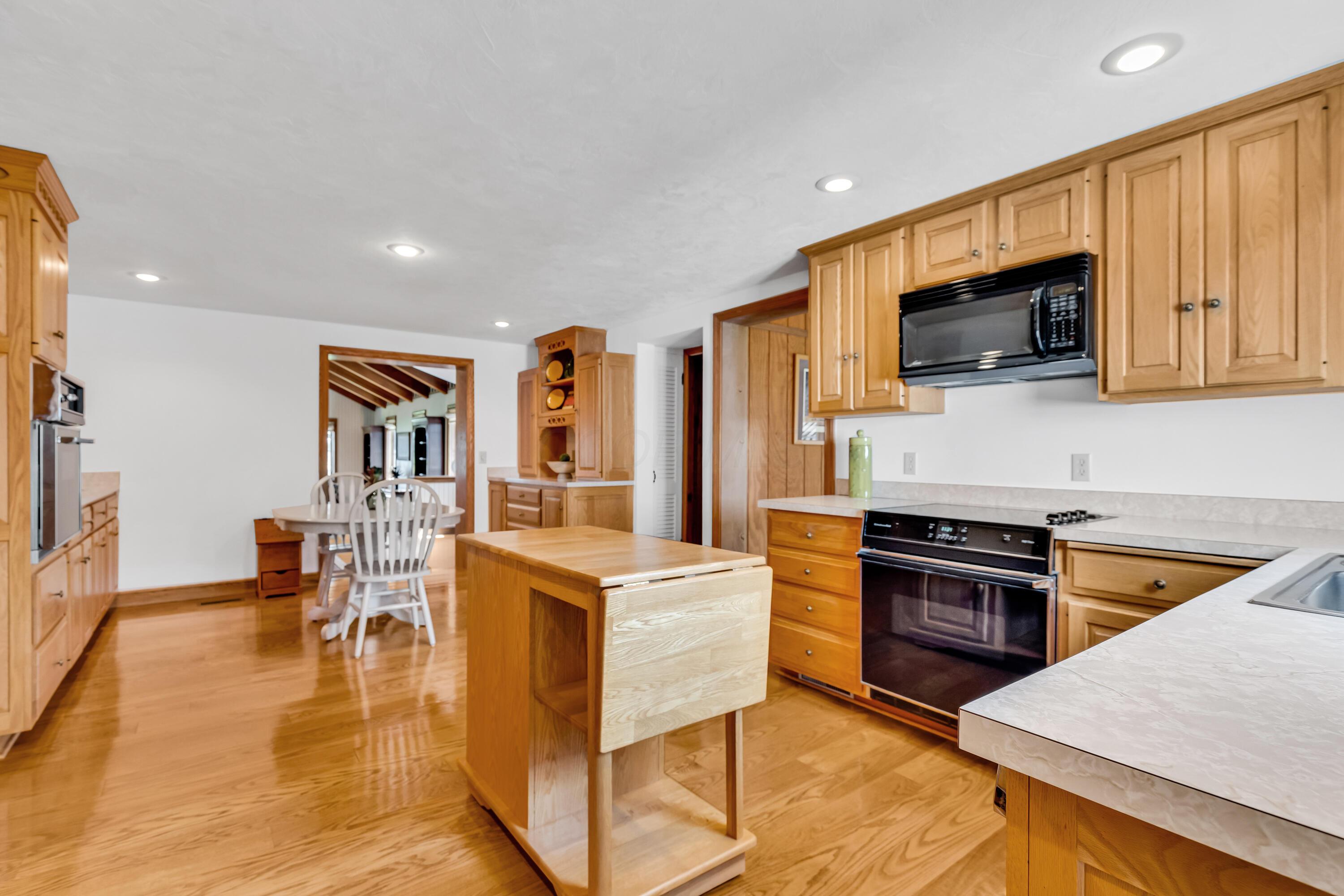 Centerburg, Ohio, 43011, United States, ,3 BathroomsBathrooms,Residential,Active,1853278