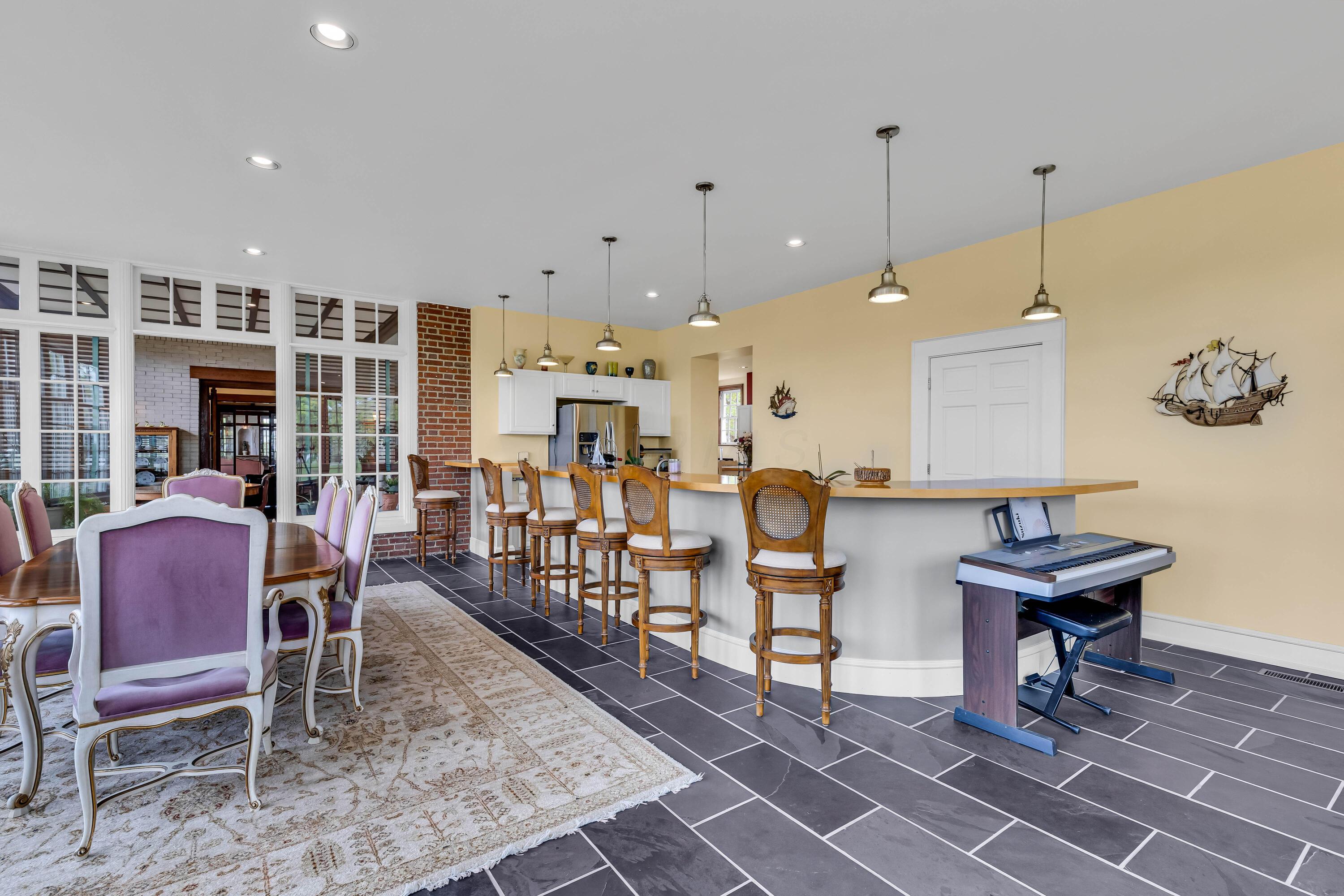 Thornville, Ohio, 43076, United States, 9 Bedrooms Bedrooms, ,7 BathroomsBathrooms,Residential,Active,1821951