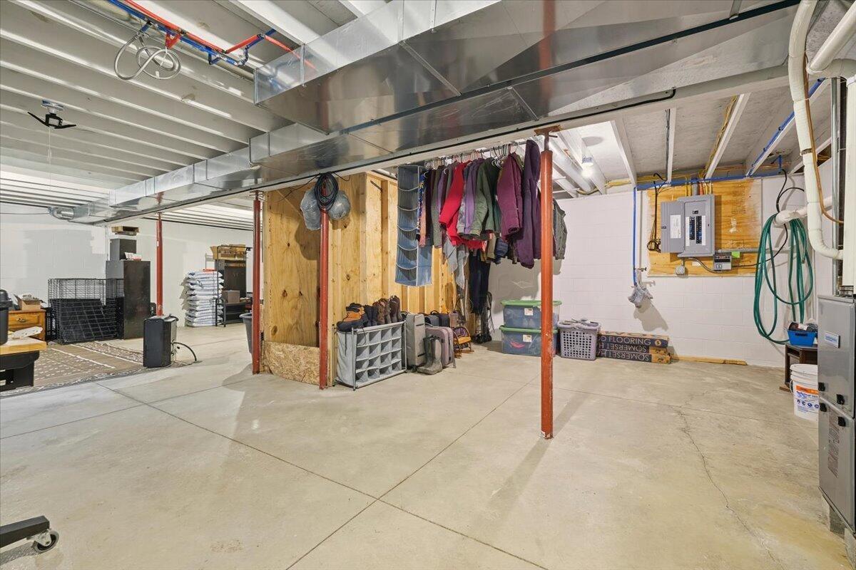 Fredericktown, Ohio, 43019, United States, 8 Bedrooms Bedrooms, ,7 BathroomsBathrooms,Residential,Active,1953994