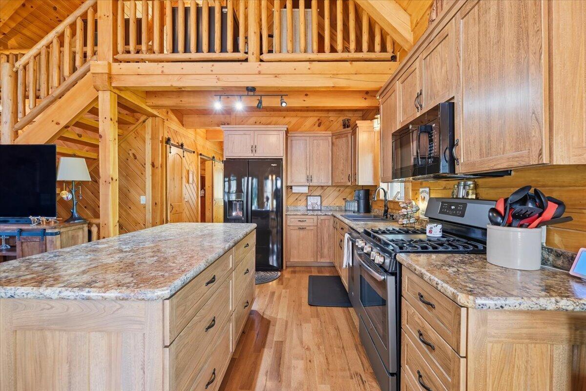 Fredericktown, Ohio, 43019, United States, 8 Bedrooms Bedrooms, ,7 BathroomsBathrooms,Residential,Active,1953994