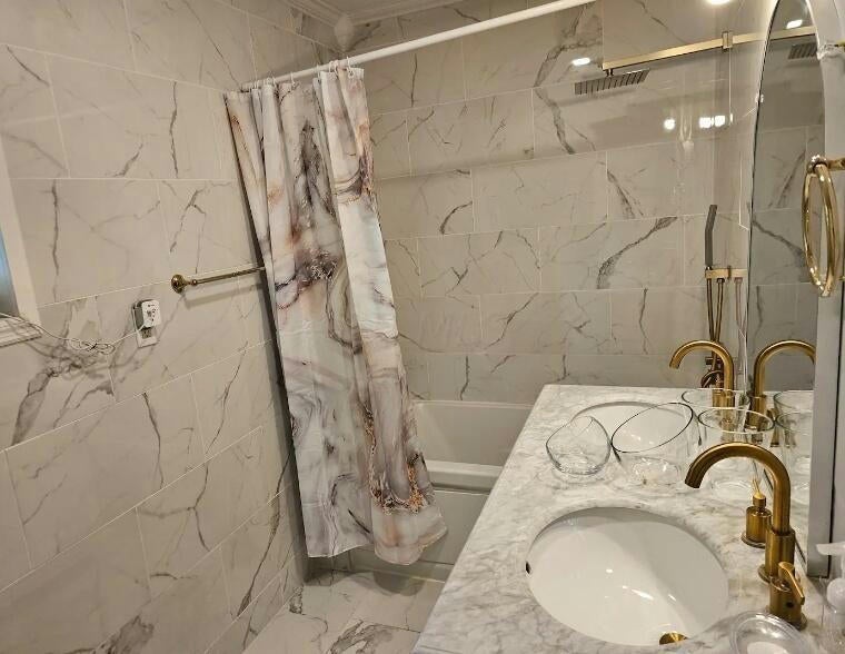 Columbus, Ohio, 43219, United States, 4 Bedrooms Bedrooms, ,3 BathroomsBathrooms,Residential,Active,1748764