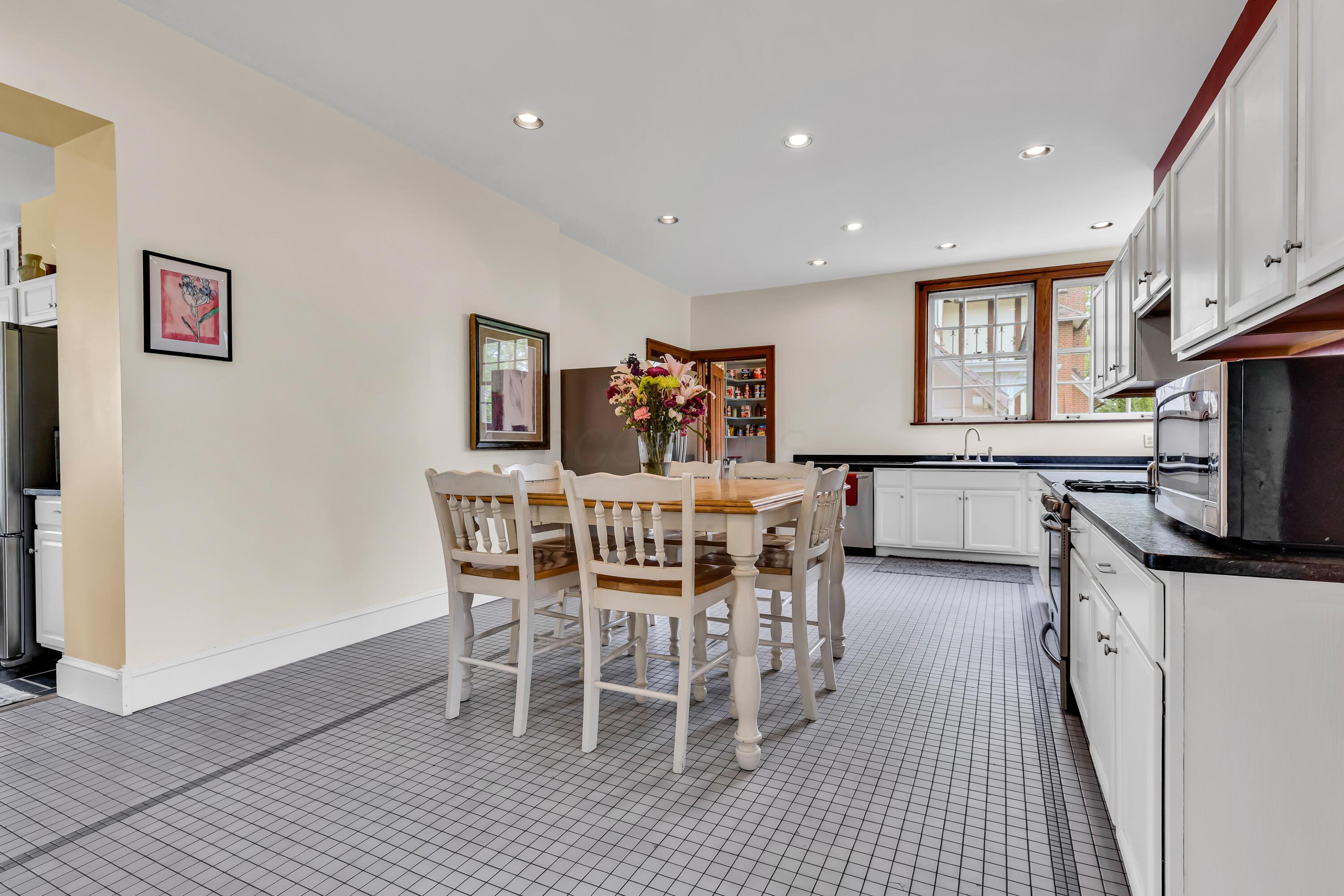 Thornville, Ohio, 43076, United States, 9 Bedrooms Bedrooms, ,7 BathroomsBathrooms,Residential,Active,1821951