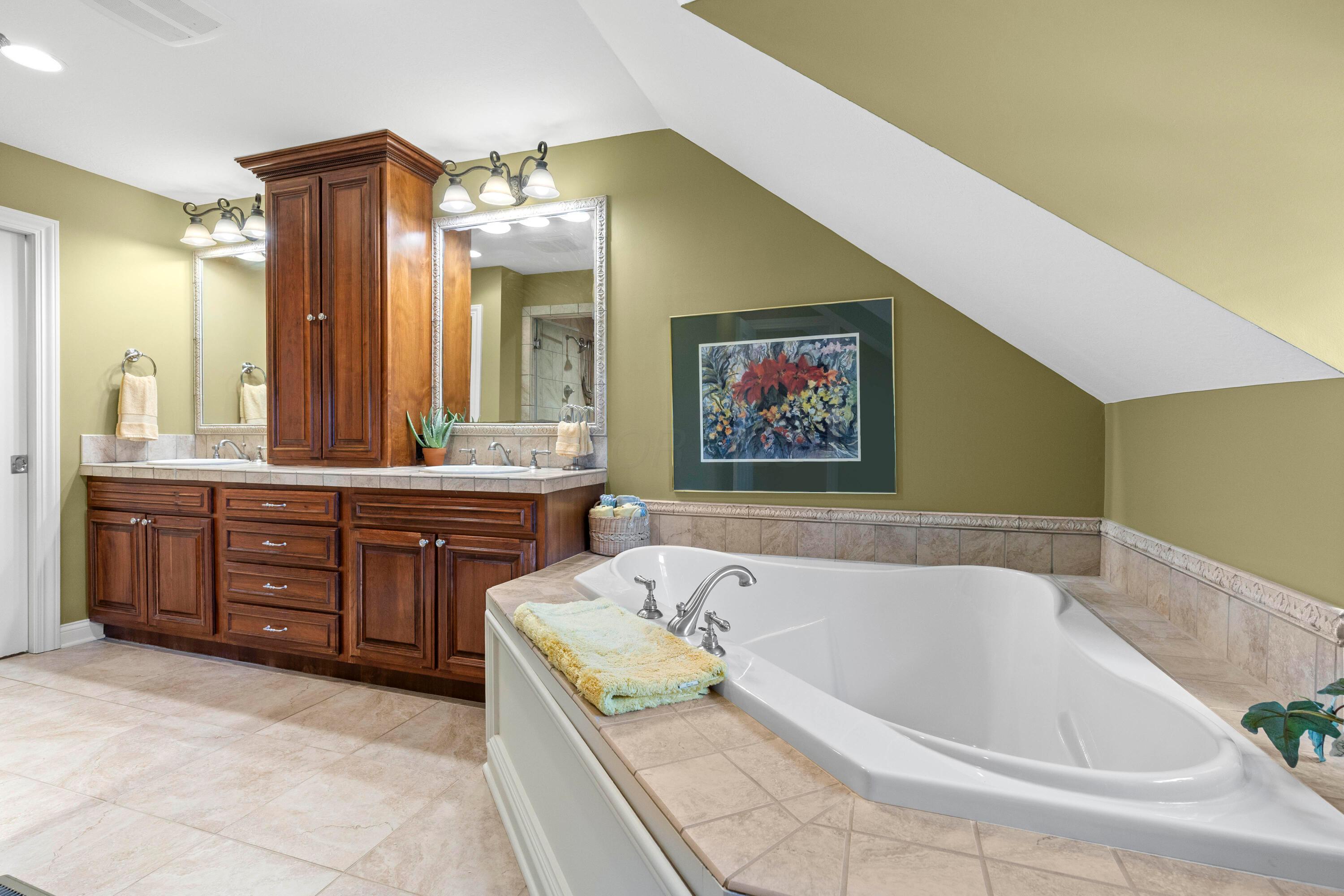 Lancaster, Ohio, 43130, United States, 4 Bedrooms Bedrooms, ,4 BathroomsBathrooms,Residential,Active,1910133