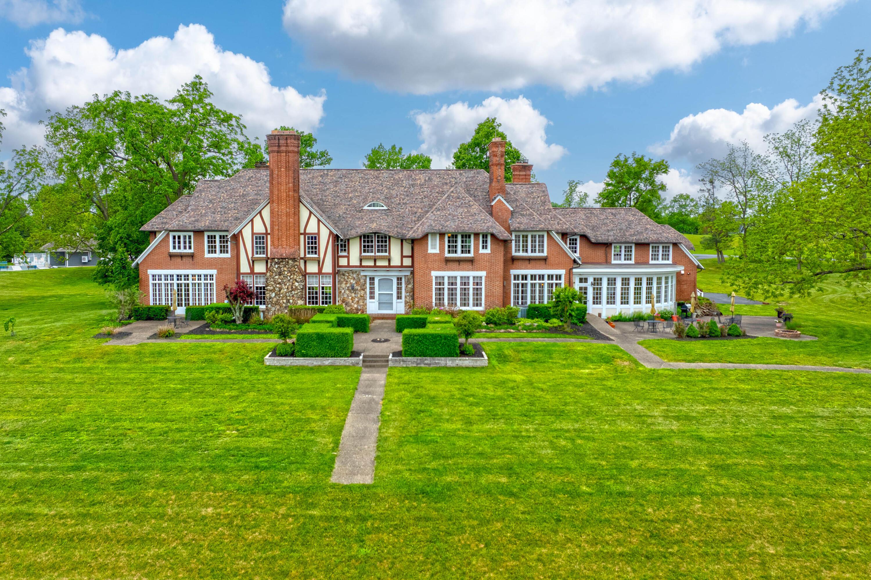 Thornville, Ohio, 43076, United States, 9 Bedrooms Bedrooms, ,7 BathroomsBathrooms,Residential,Active,1821951