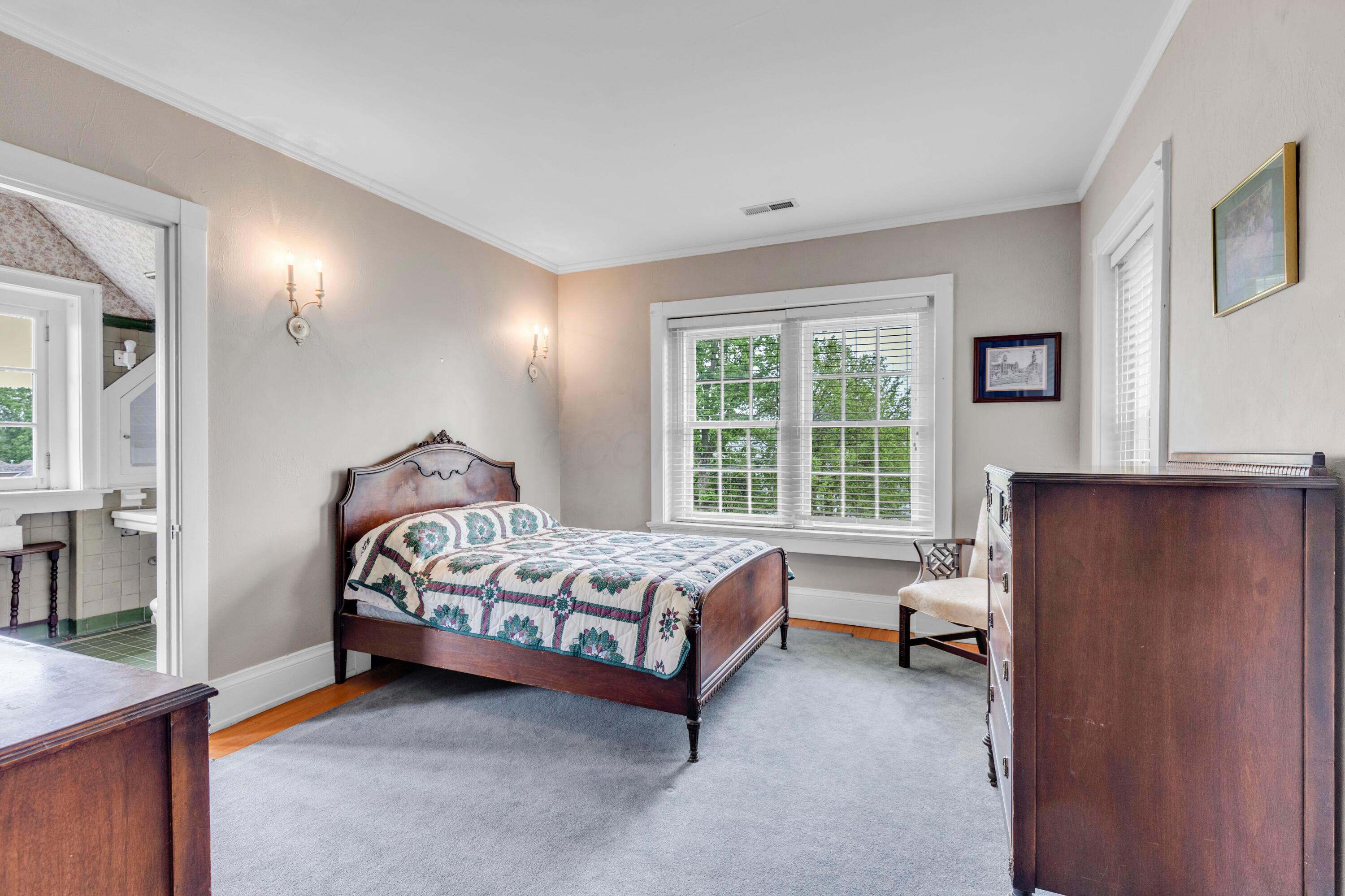 Thornville, Ohio, 43076, United States, 9 Bedrooms Bedrooms, ,7 BathroomsBathrooms,Residential,Active,1821951