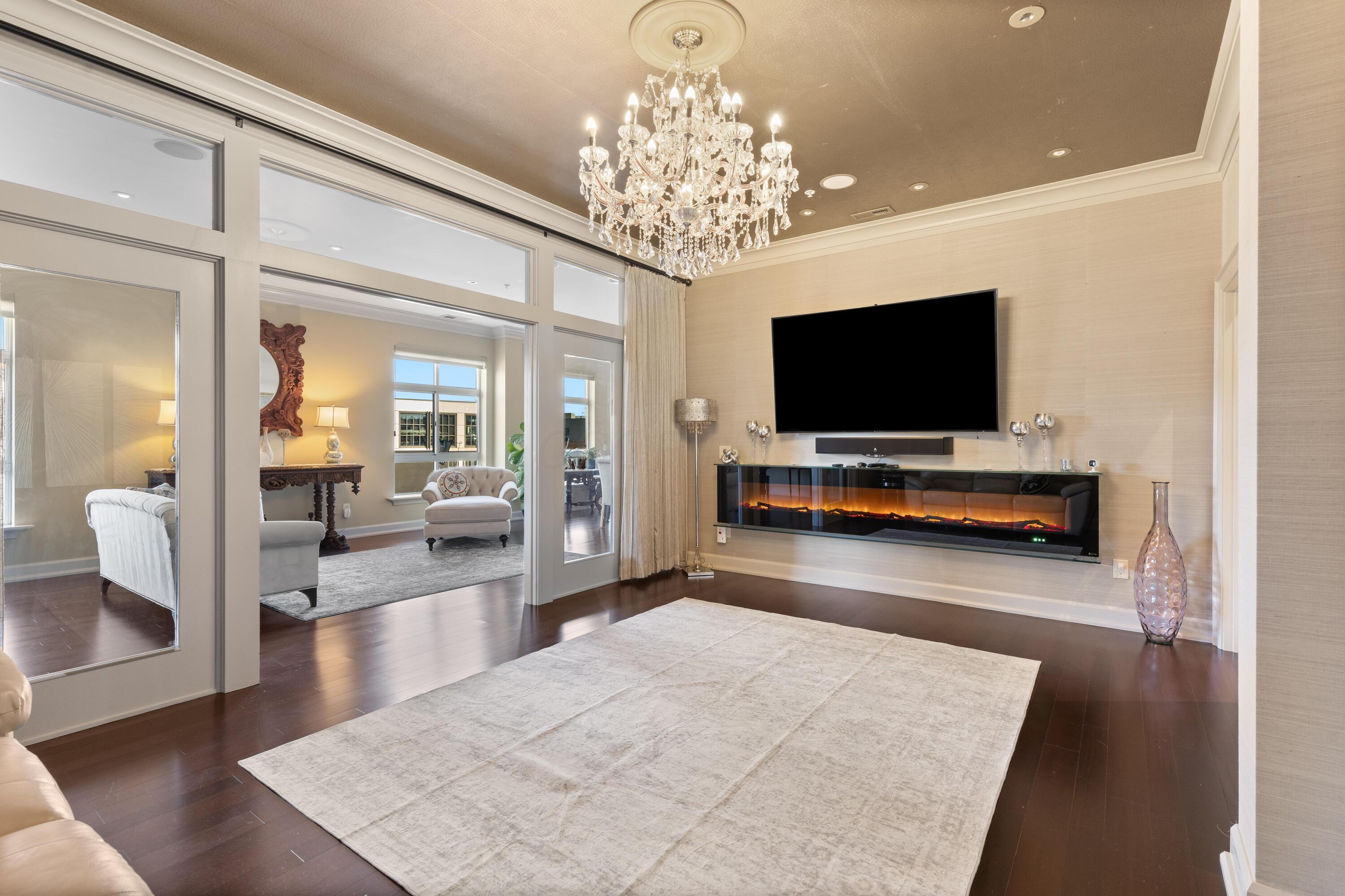 Columbus, Ohio, 43215, United States, 3 Bedrooms Bedrooms, ,4 BathroomsBathrooms,Residential,Active,1954011