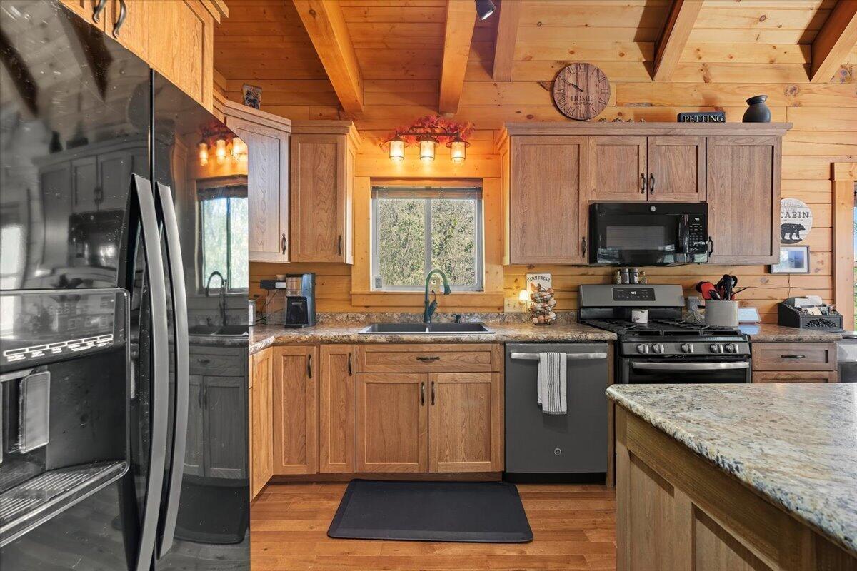 Fredericktown, Ohio, 43019, United States, 8 Bedrooms Bedrooms, ,7 BathroomsBathrooms,Residential,Active,1953994