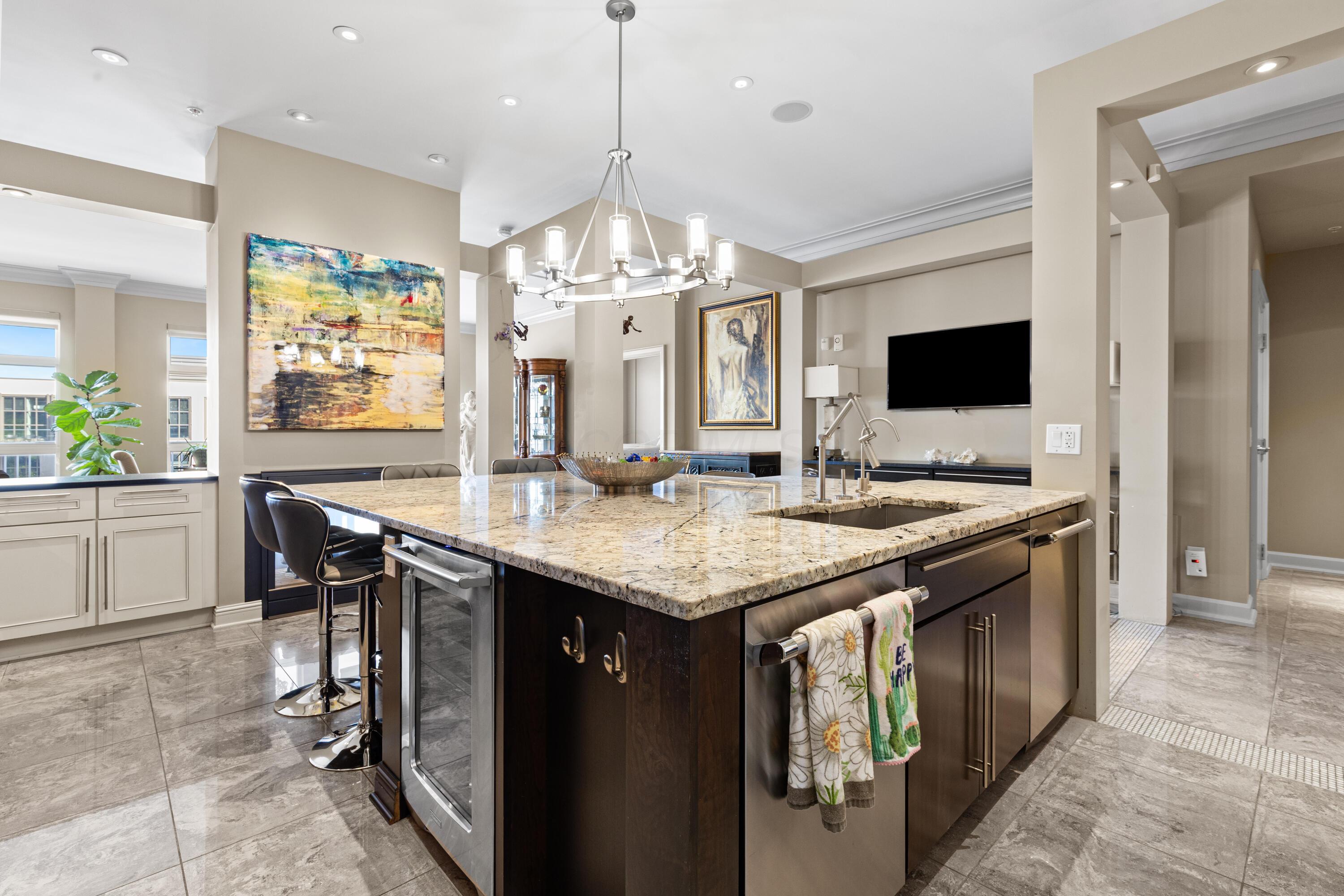 Columbus, Ohio, 43215, United States, 3 Bedrooms Bedrooms, ,4 BathroomsBathrooms,Residential,Active,1954011