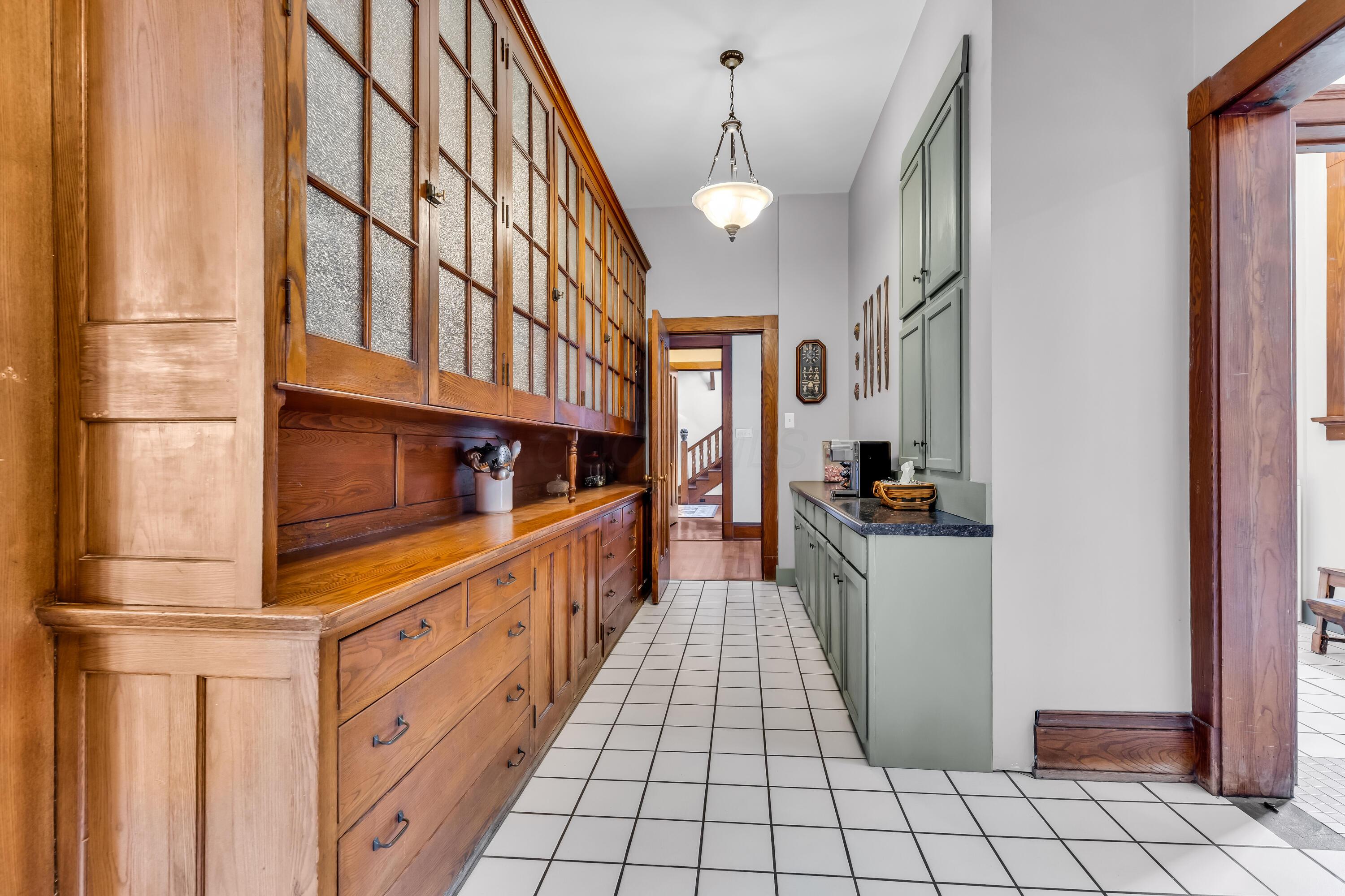 Thornville, Ohio, 43076, United States, 9 Bedrooms Bedrooms, ,7 BathroomsBathrooms,Residential,Active,1821951