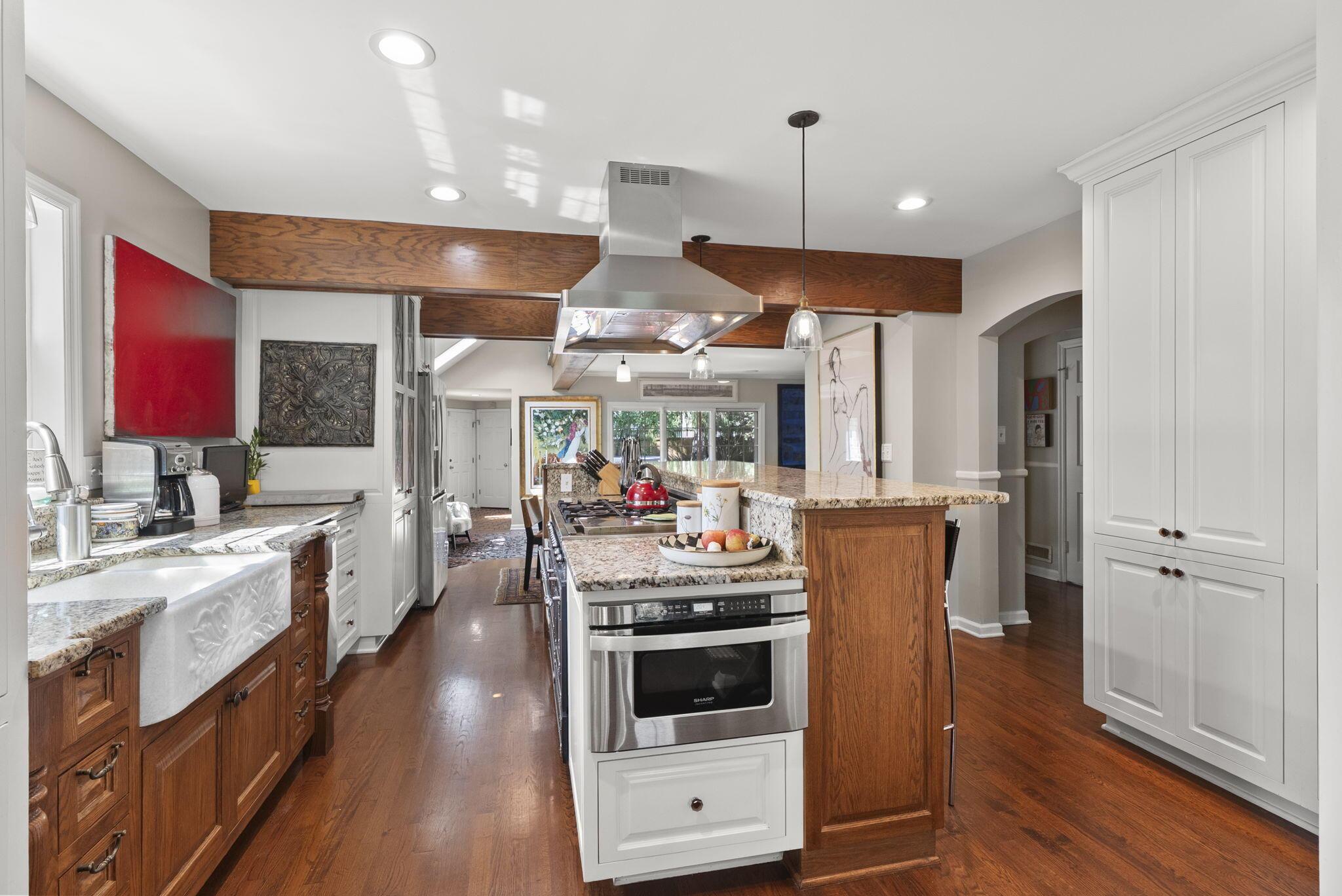 Columbus, Ohio, 43221, United States, 4 Bedrooms Bedrooms, ,5 BathroomsBathrooms,Residential,Active,1953422