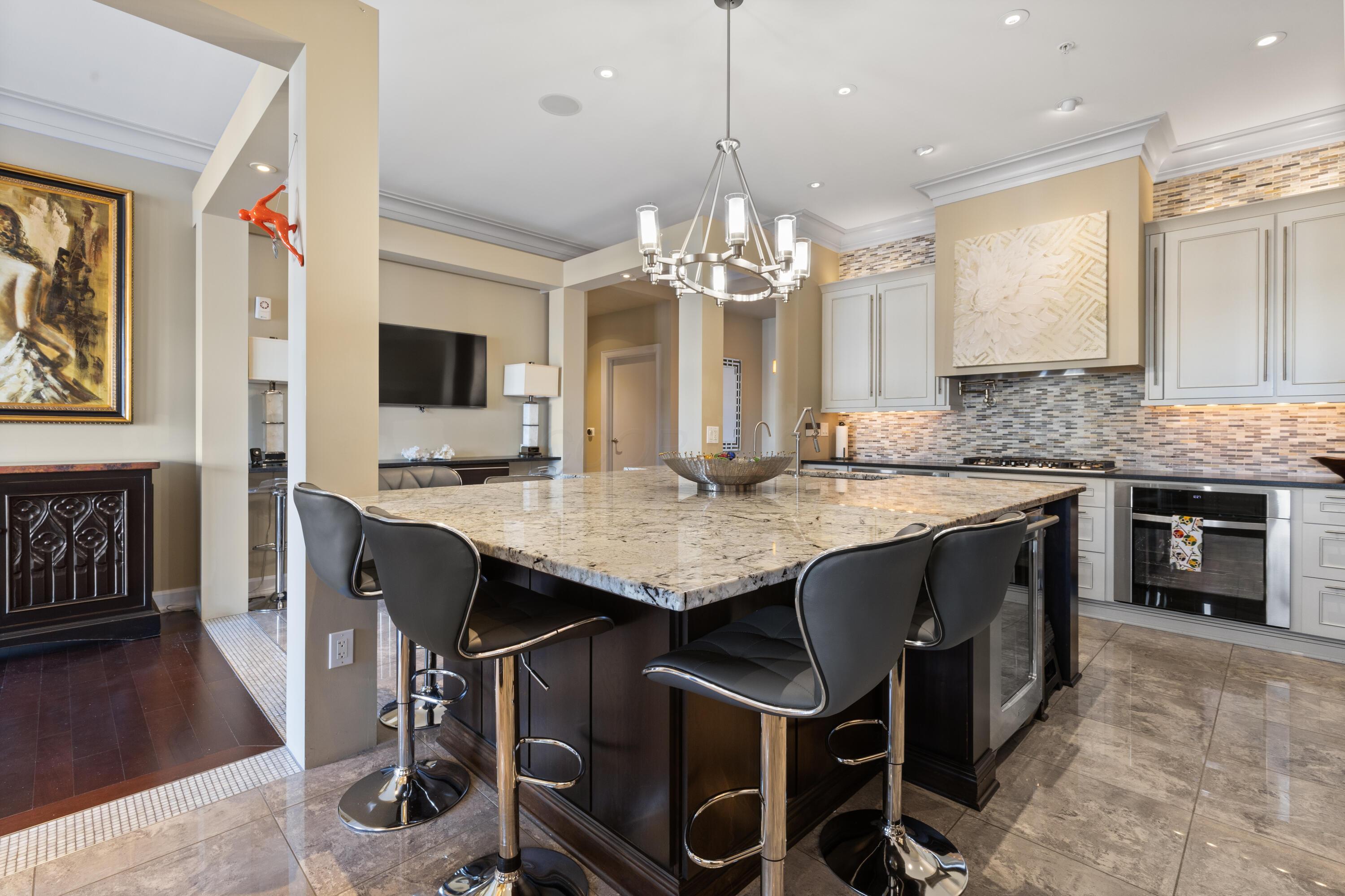 Columbus, Ohio, 43215, United States, 3 Bedrooms Bedrooms, ,4 BathroomsBathrooms,Residential,Active,1954011