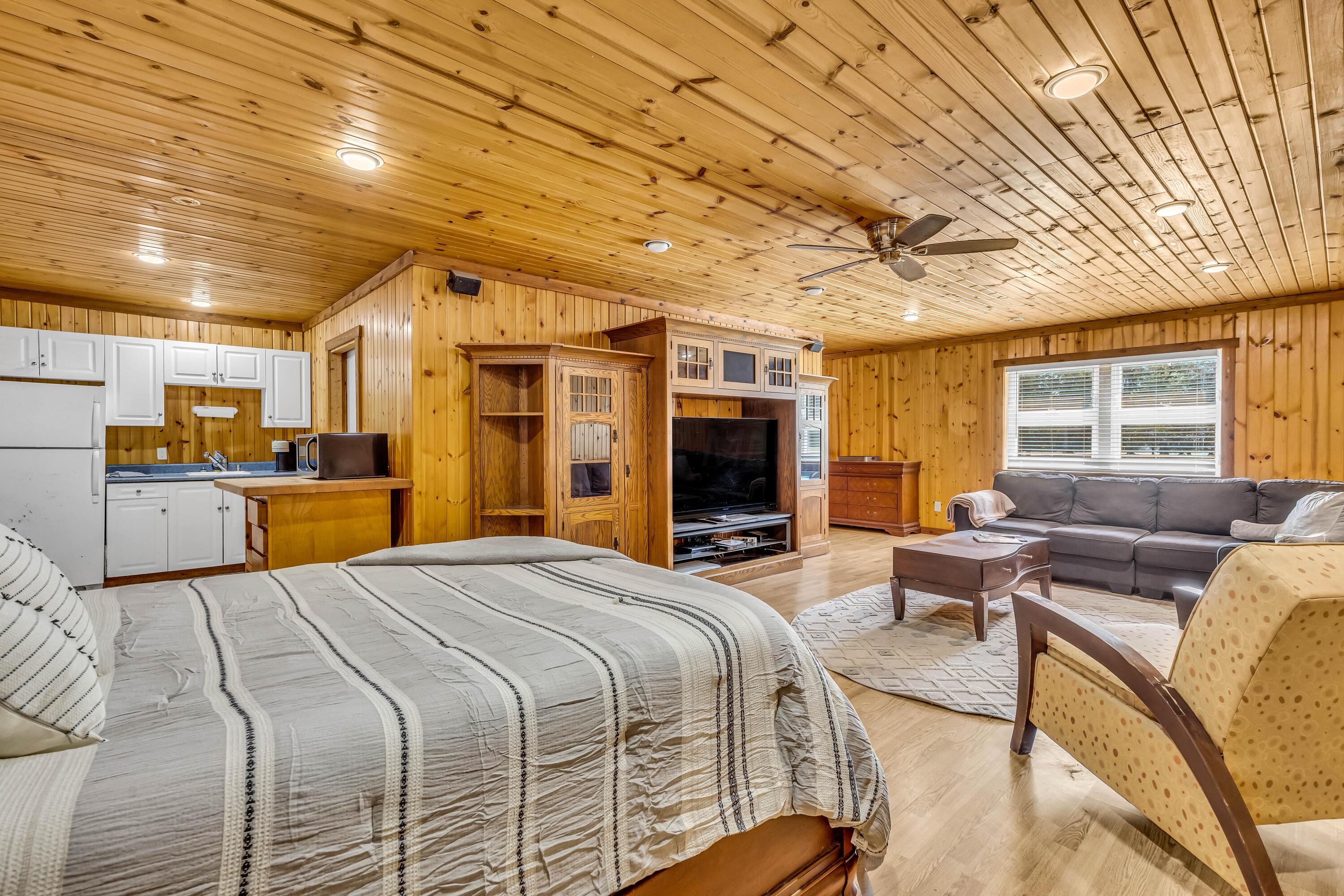 Centerburg, Ohio, 43011, United States, 5 Bedrooms Bedrooms, ,5 BathroomsBathrooms,Residential,Active,1934755