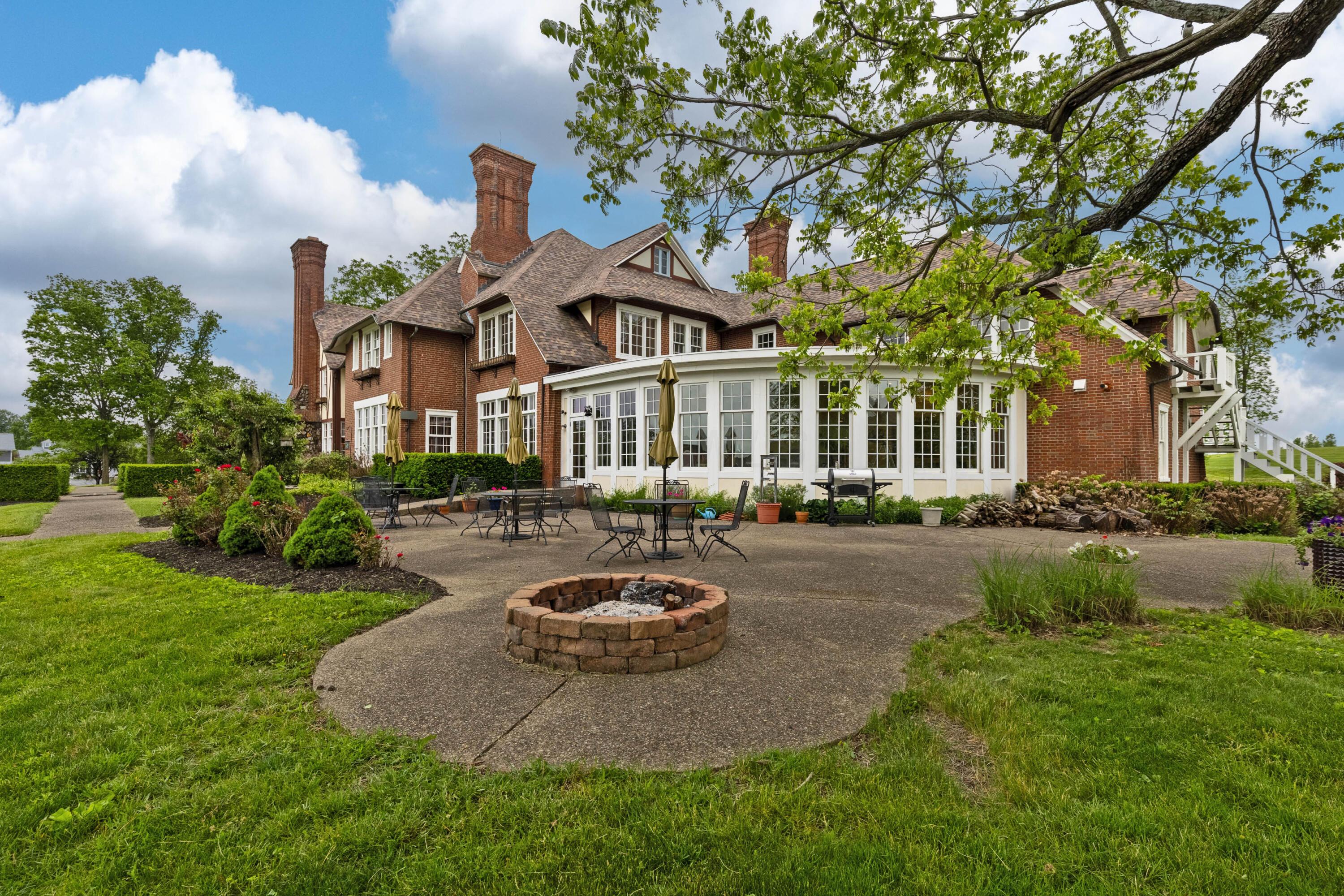 Thornville, Ohio, 43076, United States, 9 Bedrooms Bedrooms, ,7 BathroomsBathrooms,Residential,Active,1821951