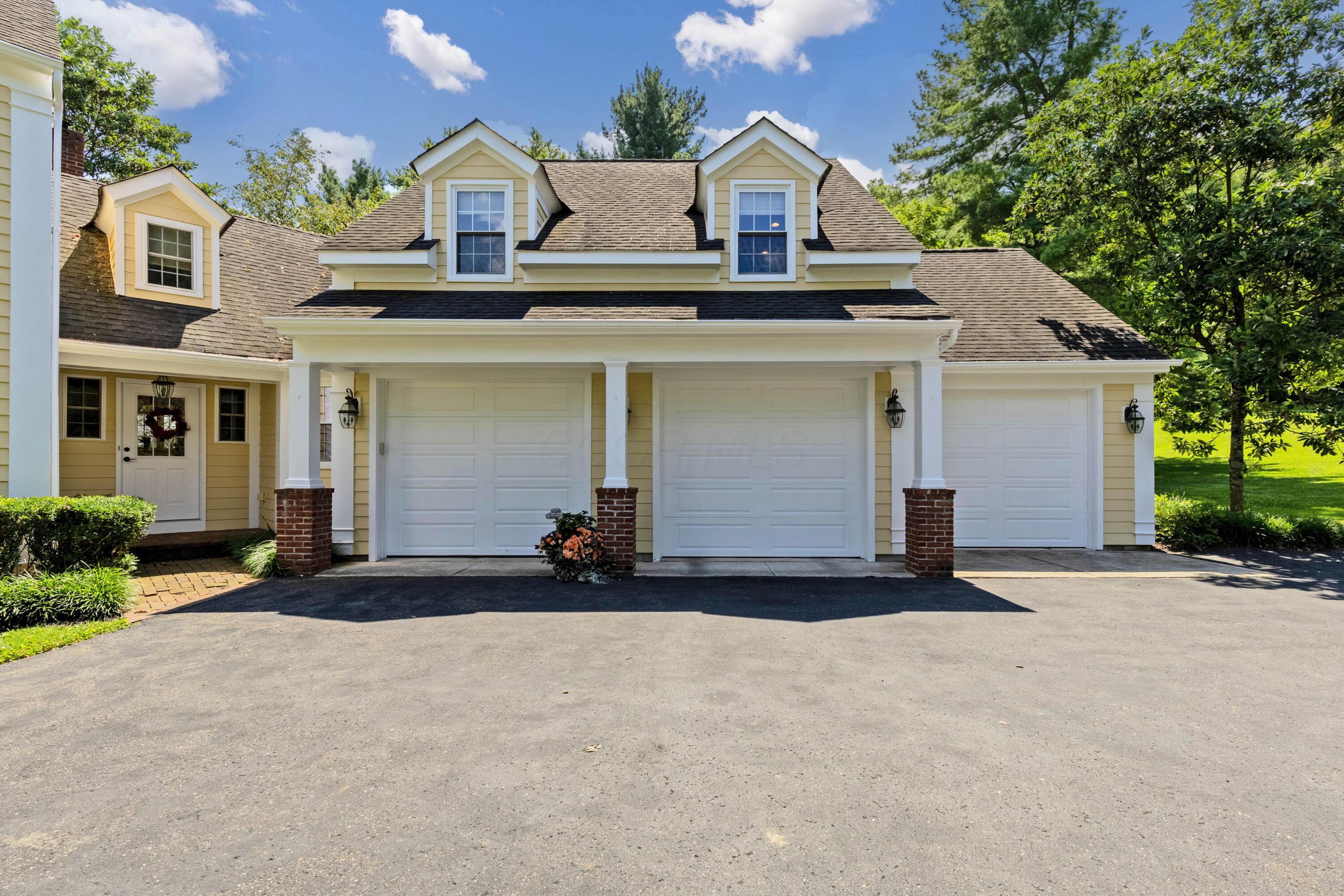 Lancaster, Ohio, 43130, United States, 4 Bedrooms Bedrooms, ,4 BathroomsBathrooms,Residential,Active,1910133