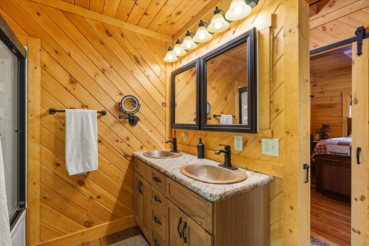 Fredericktown, Ohio, 43019, United States, 8 Bedrooms Bedrooms, ,7 BathroomsBathrooms,Residential,Active,1953994