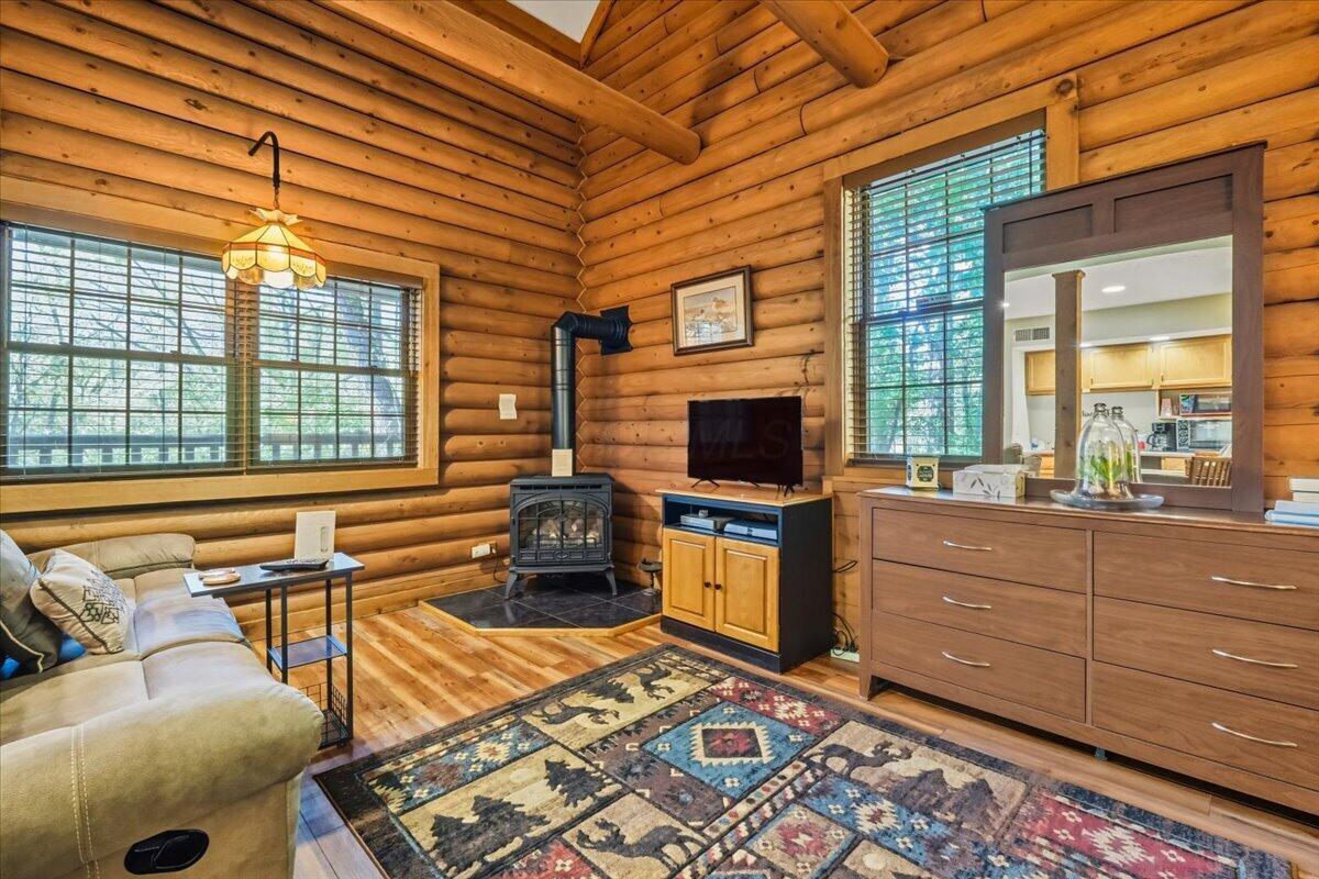 Fredericktown, Ohio, 43019, United States, 8 Bedrooms Bedrooms, ,7 BathroomsBathrooms,Residential,Active,1953994