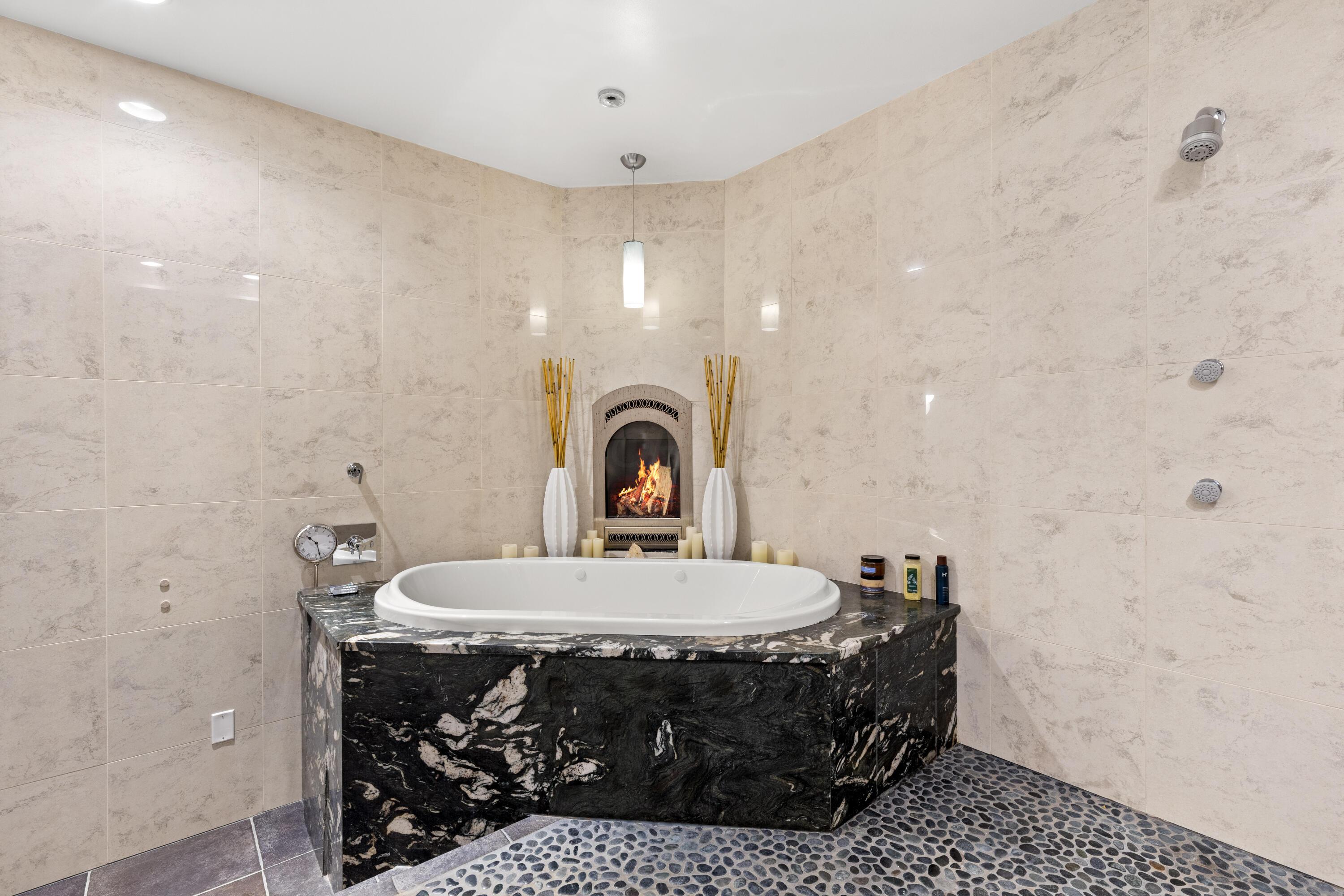 Columbus, Ohio, 43215, United States, 3 Bedrooms Bedrooms, ,4 BathroomsBathrooms,Residential,Active,1954011