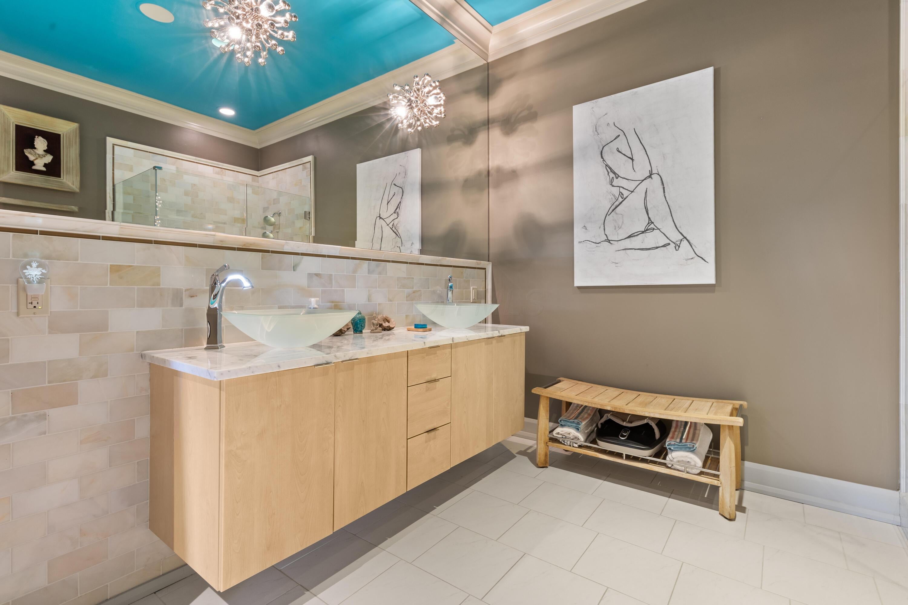 Columbus, Ohio, 43215, United States, 3 Bedrooms Bedrooms, ,4 BathroomsBathrooms,Residential,Active,1954011