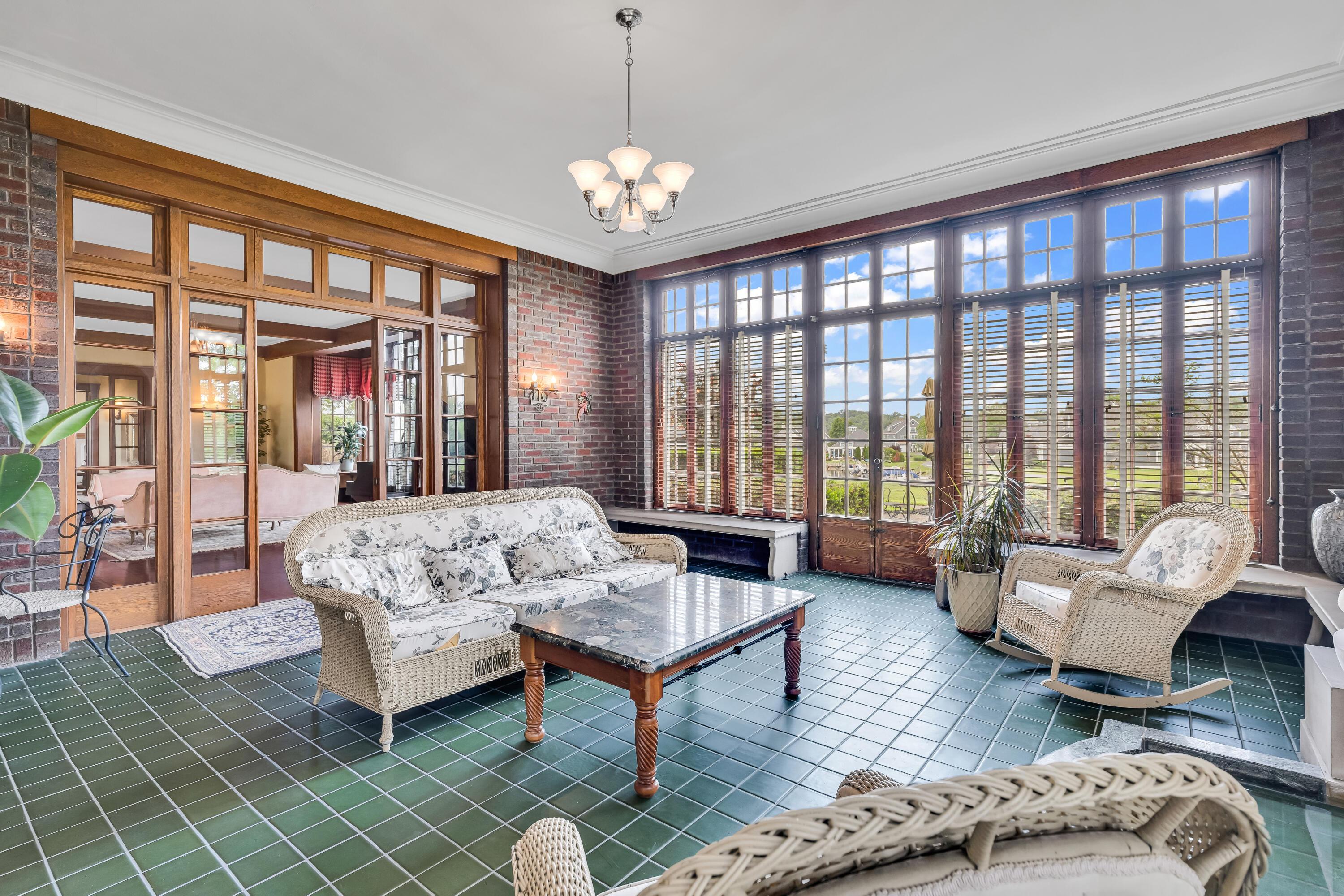 Thornville, Ohio, 43076, United States, 9 Bedrooms Bedrooms, ,7 BathroomsBathrooms,Residential,Active,1821951