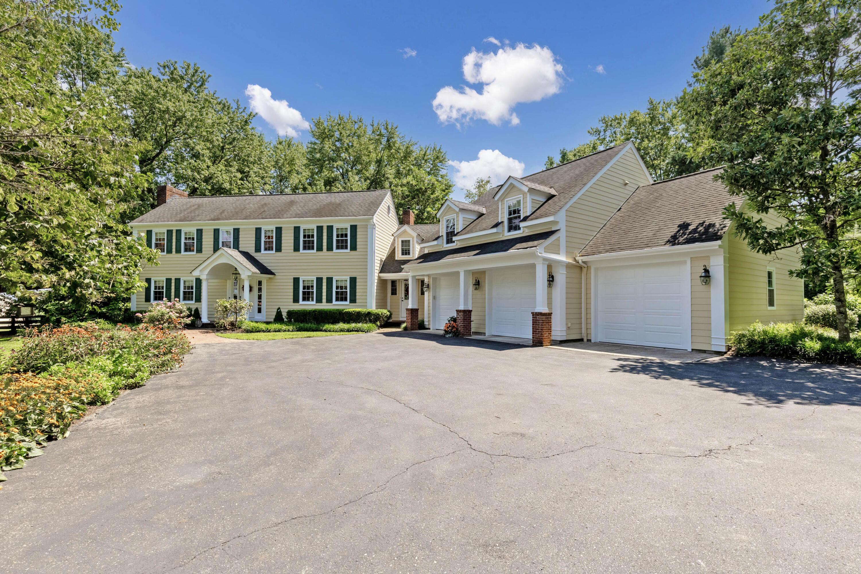 Lancaster, Ohio, 43130, United States, 4 Bedrooms Bedrooms, ,4 BathroomsBathrooms,Residential,Active,1910133