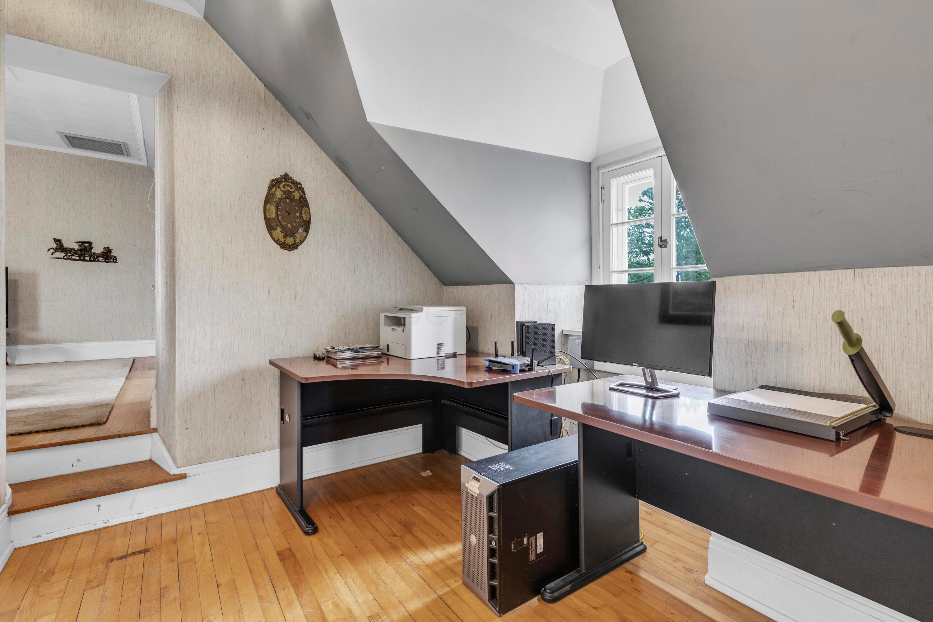 Thornville, Ohio, 43076, United States, 9 Bedrooms Bedrooms, ,7 BathroomsBathrooms,Residential,Active,1821951