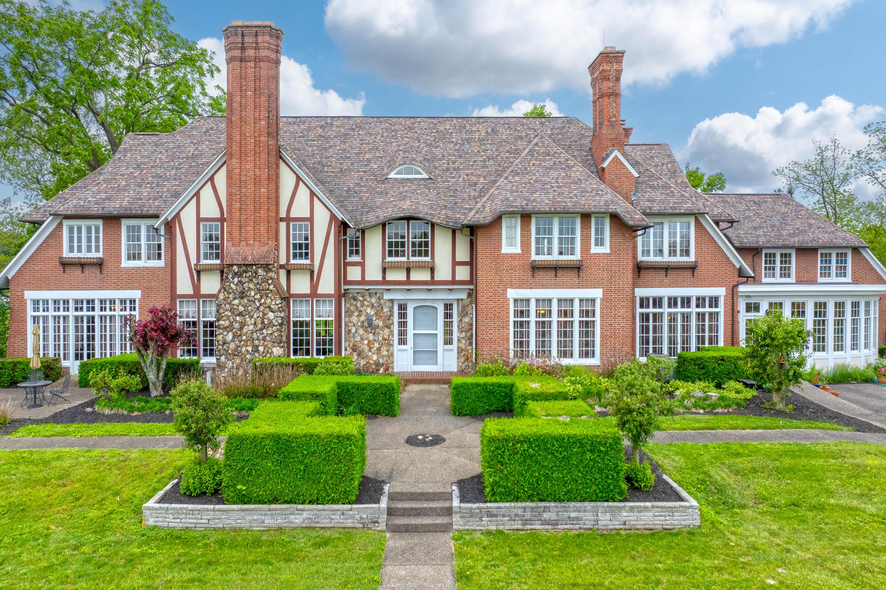 Thornville, Ohio, 43076, United States, 9 Bedrooms Bedrooms, ,7 BathroomsBathrooms,Residential,Active,1821951