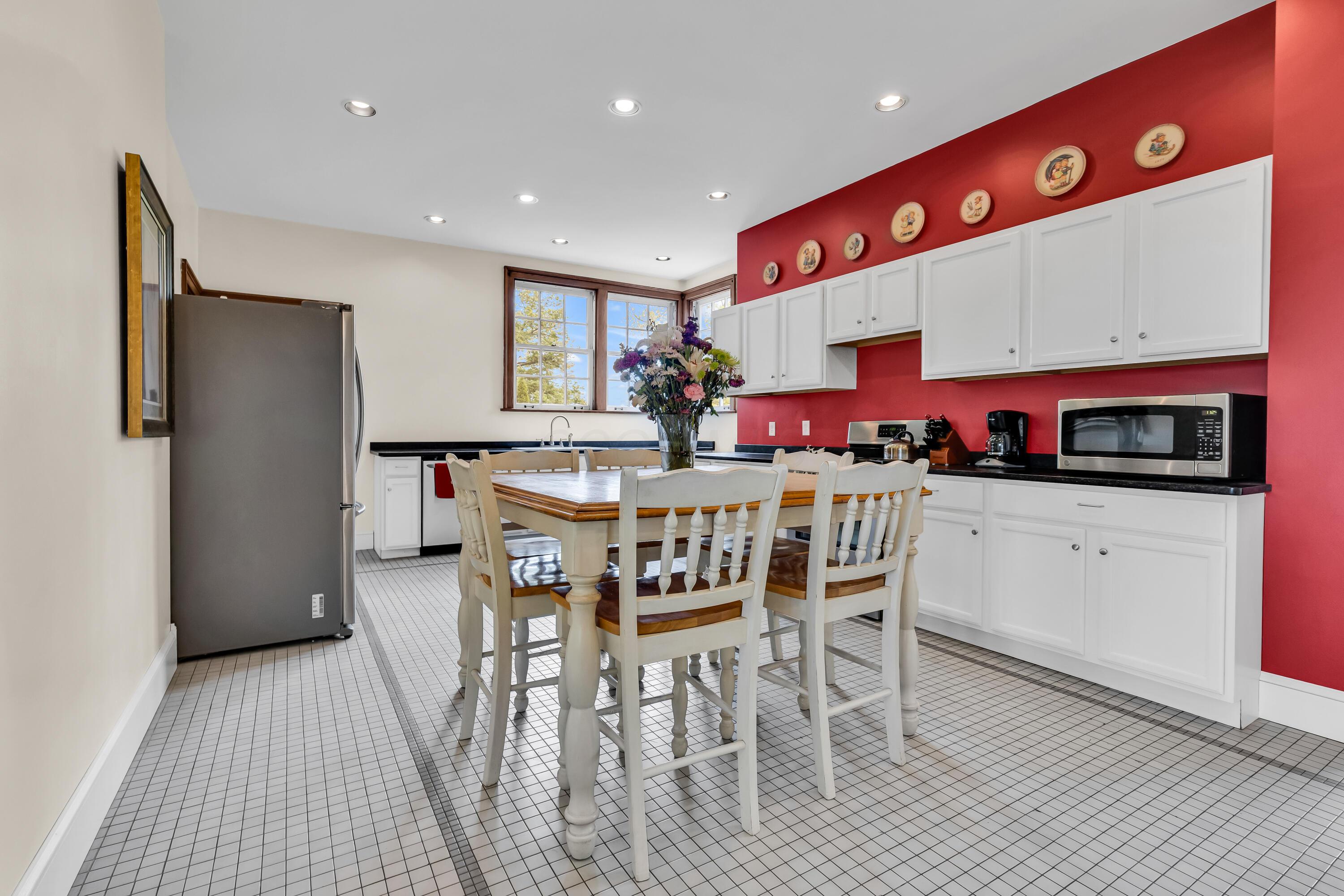 Thornville, Ohio, 43076, United States, 9 Bedrooms Bedrooms, ,7 BathroomsBathrooms,Residential,Active,1821951