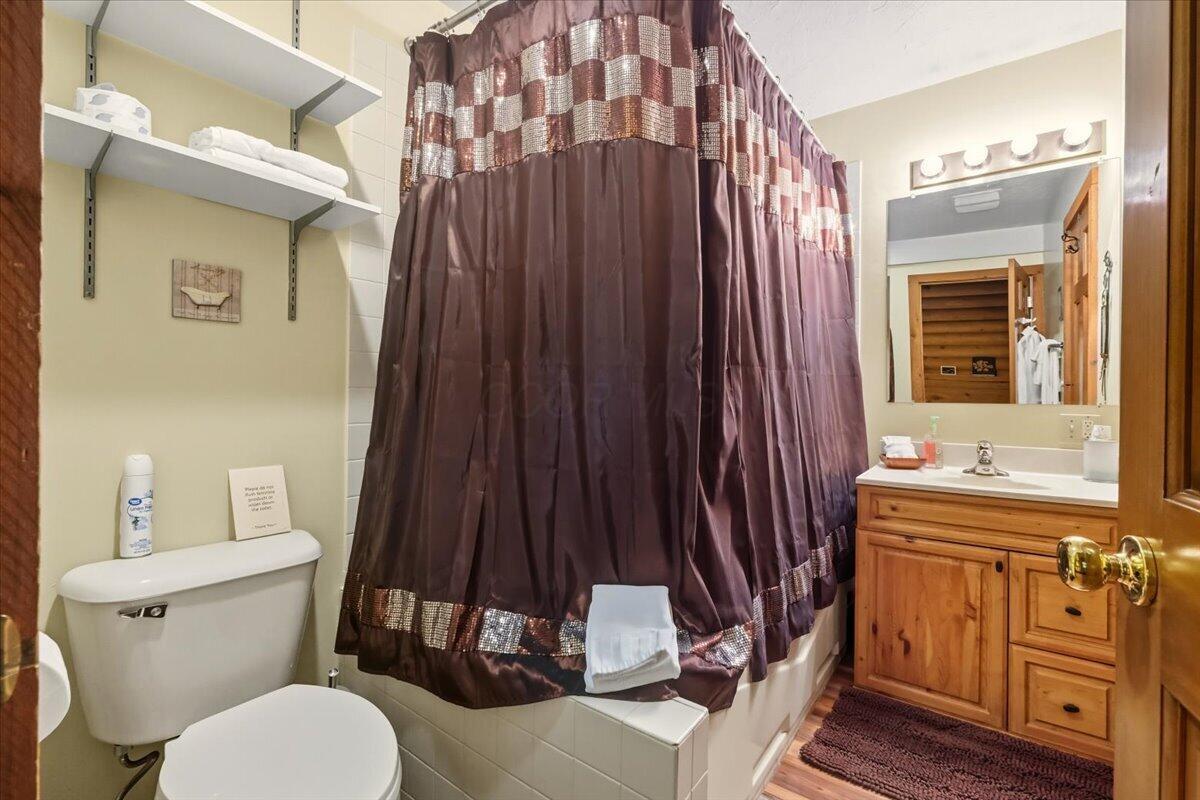 Fredericktown, Ohio, 43019, United States, 8 Bedrooms Bedrooms, ,7 BathroomsBathrooms,Residential,Active,1953994