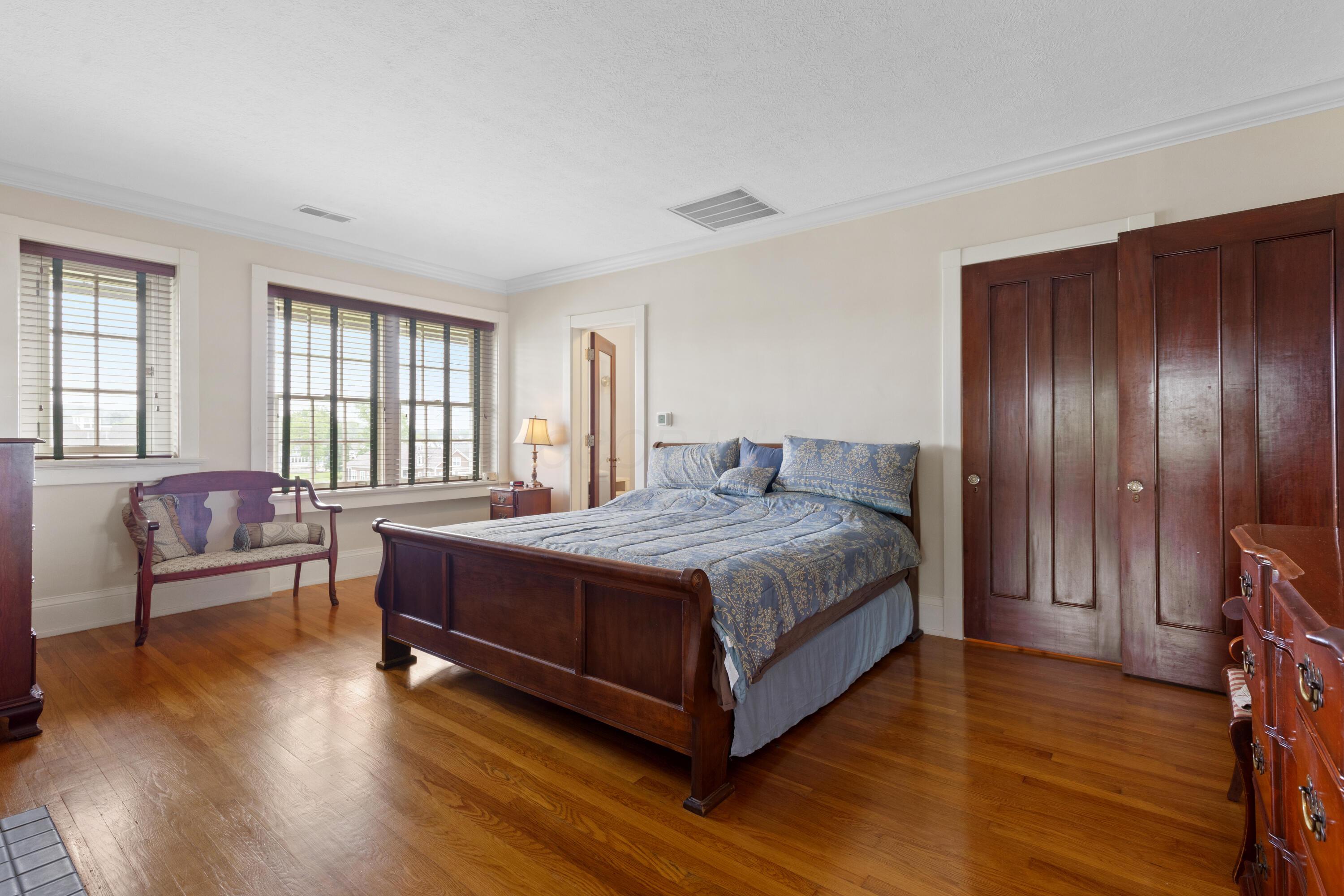 Thornville, Ohio, 43076, United States, 9 Bedrooms Bedrooms, ,7 BathroomsBathrooms,Residential,Active,1821951