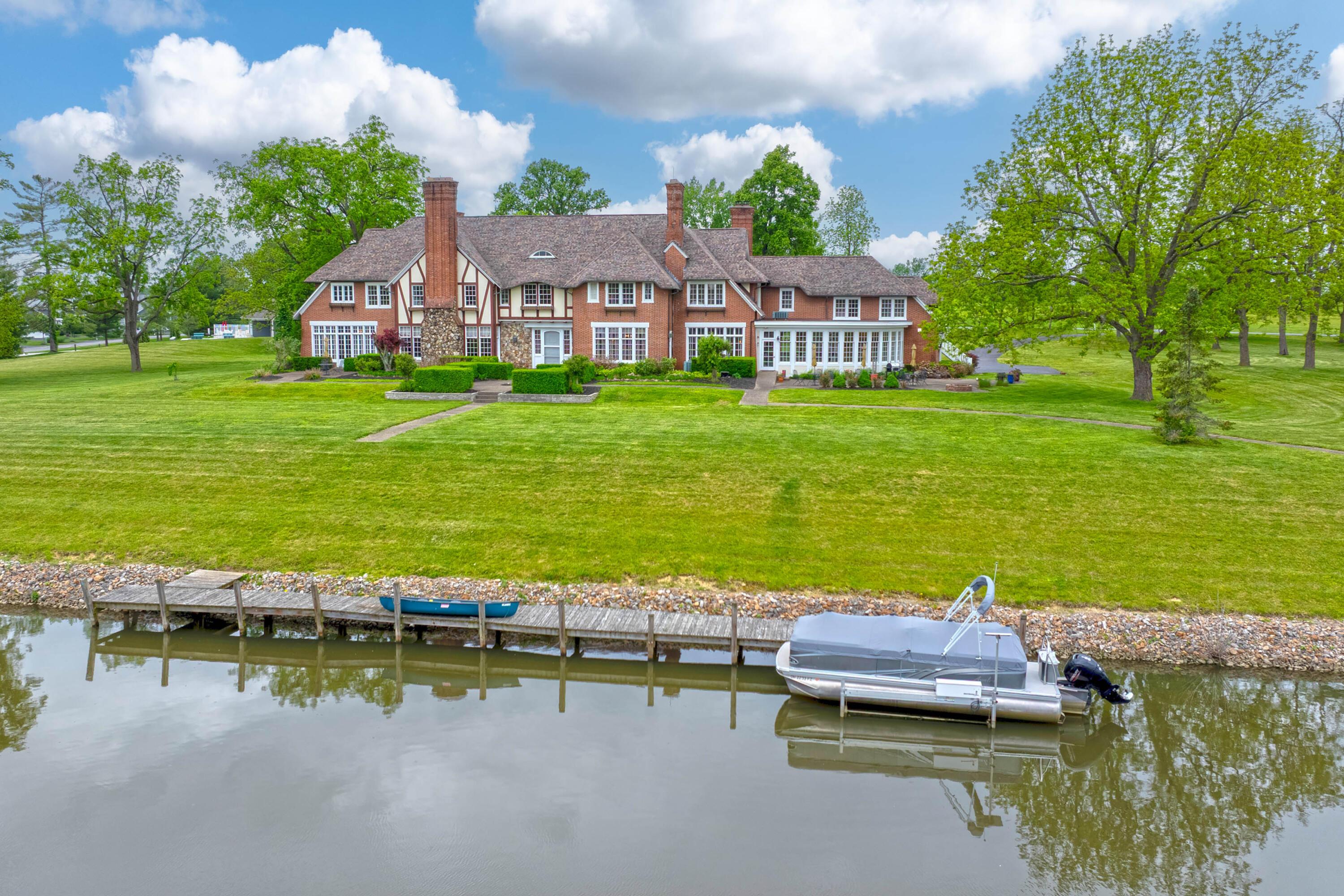 Thornville, Ohio, 43076, United States, 9 Bedrooms Bedrooms, ,7 BathroomsBathrooms,Residential,Active,1821951