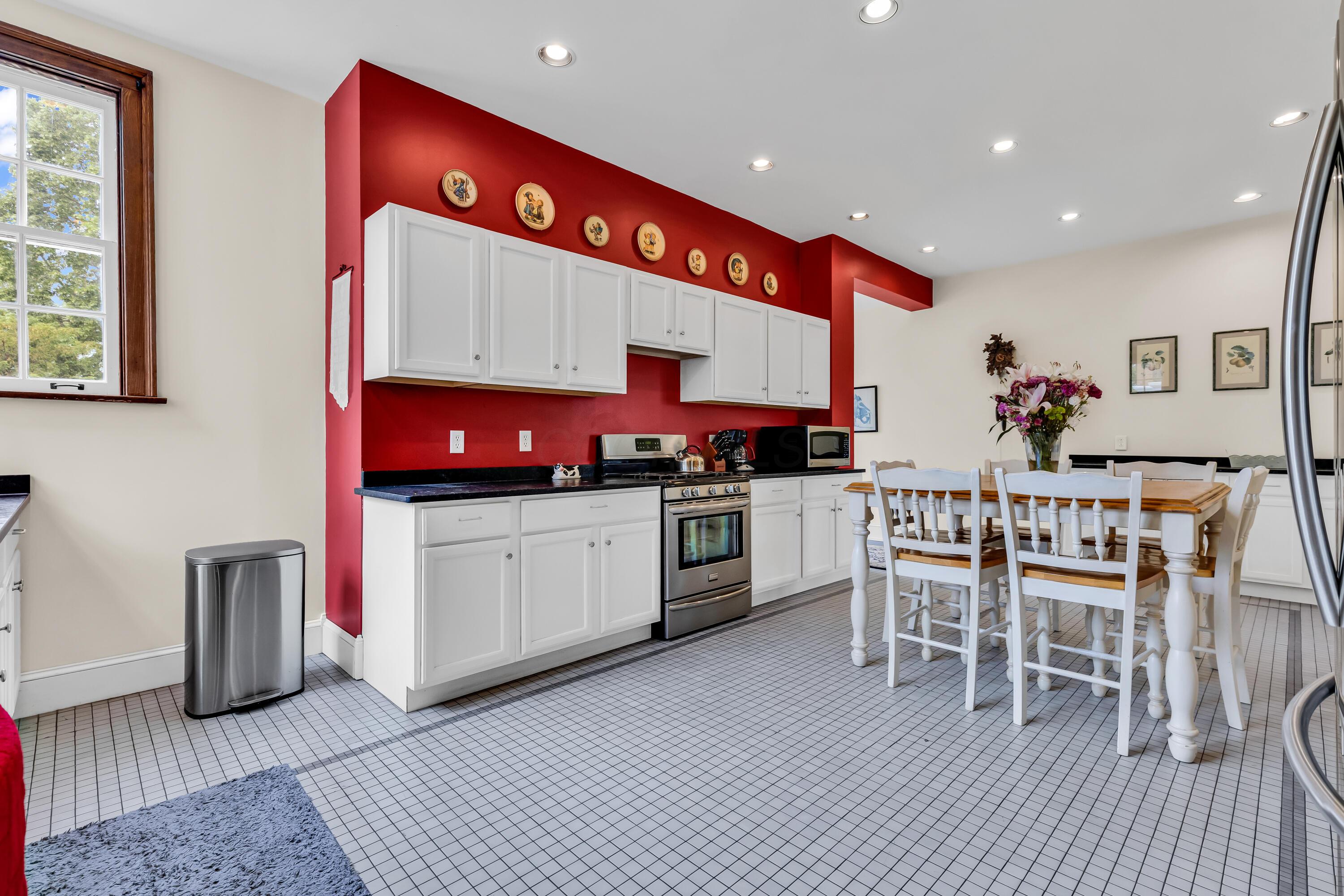 Thornville, Ohio, 43076, United States, 9 Bedrooms Bedrooms, ,7 BathroomsBathrooms,Residential,Active,1821951